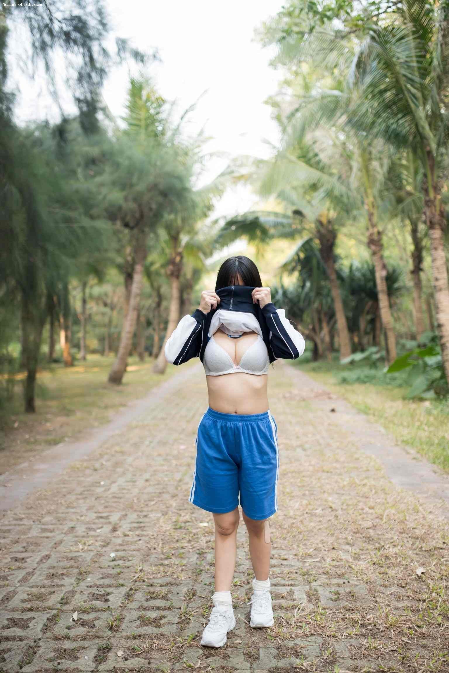 软软酱m之室外校服