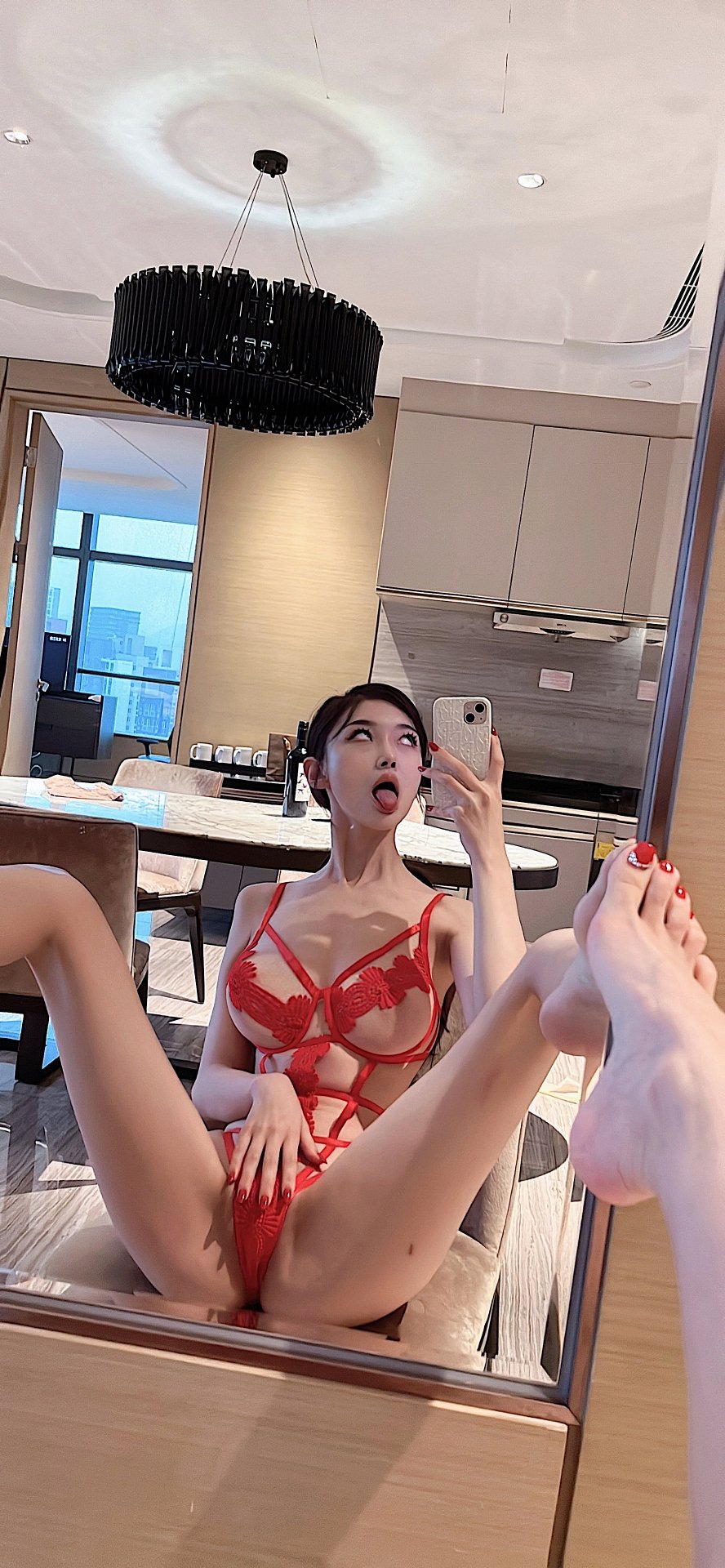 臉紅迪里 - 紅色內衣
