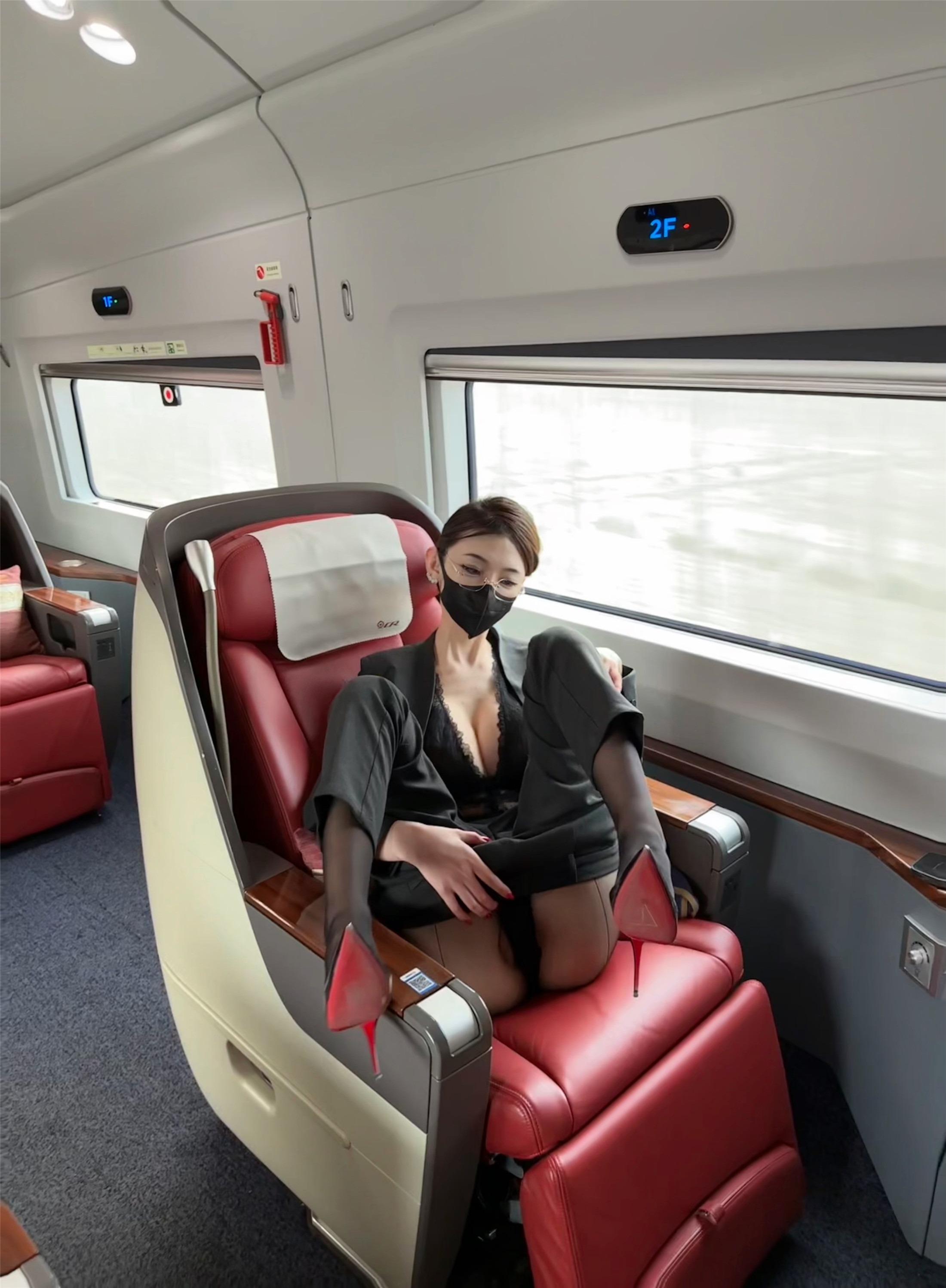 Dearie blushes - the stunning 69P on the high-speed train