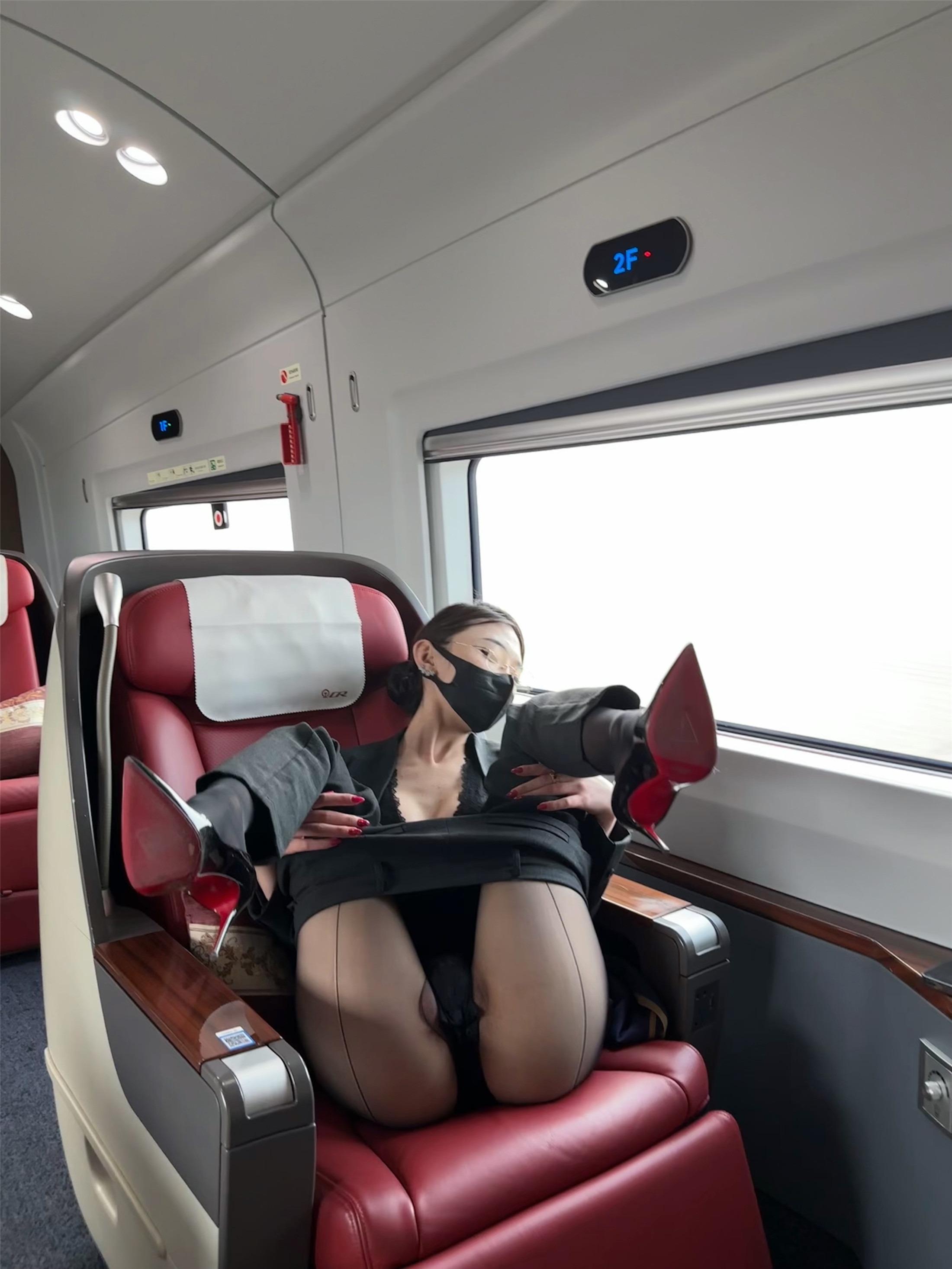 Dearie blushes - the stunning 69P on the high-speed train
