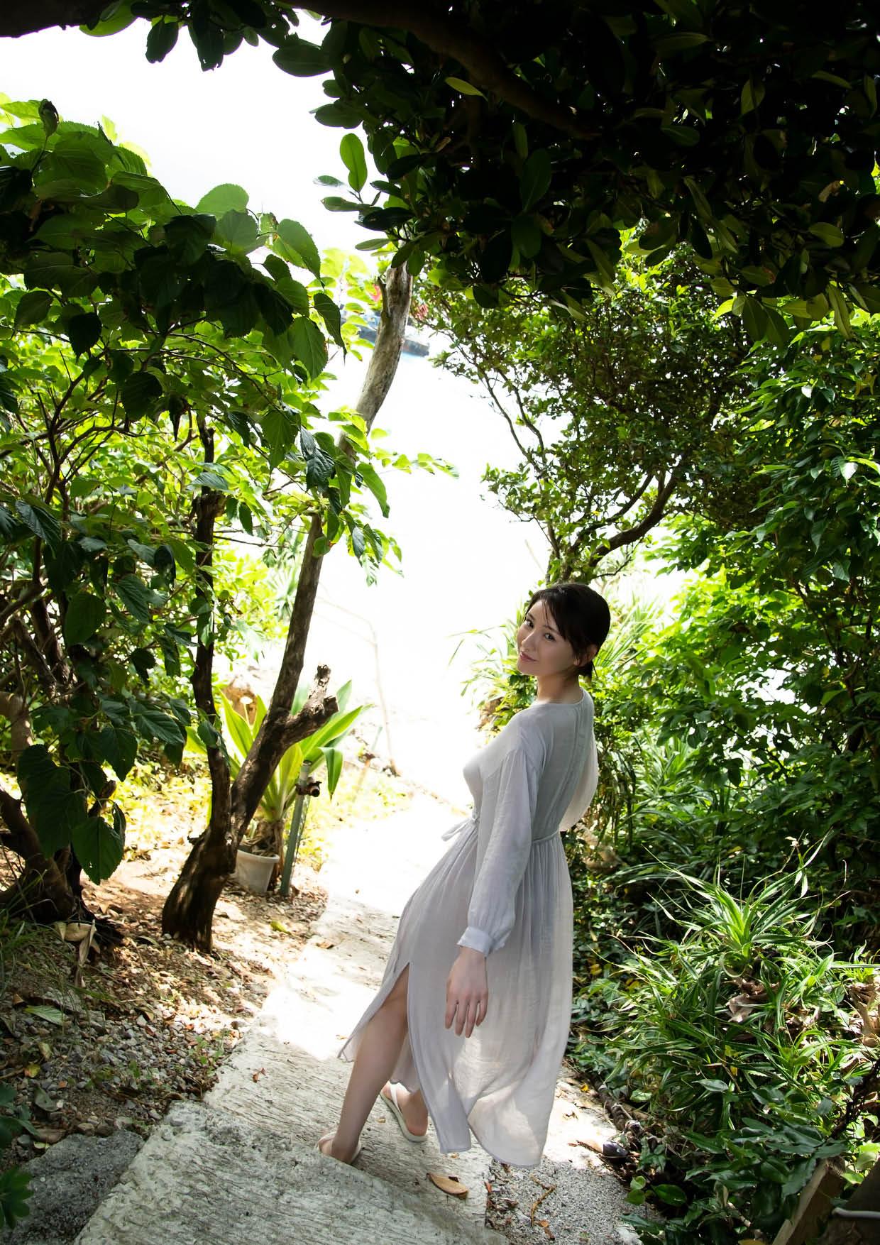 山手梨愛 1st写真集⎾Ria⏌112P