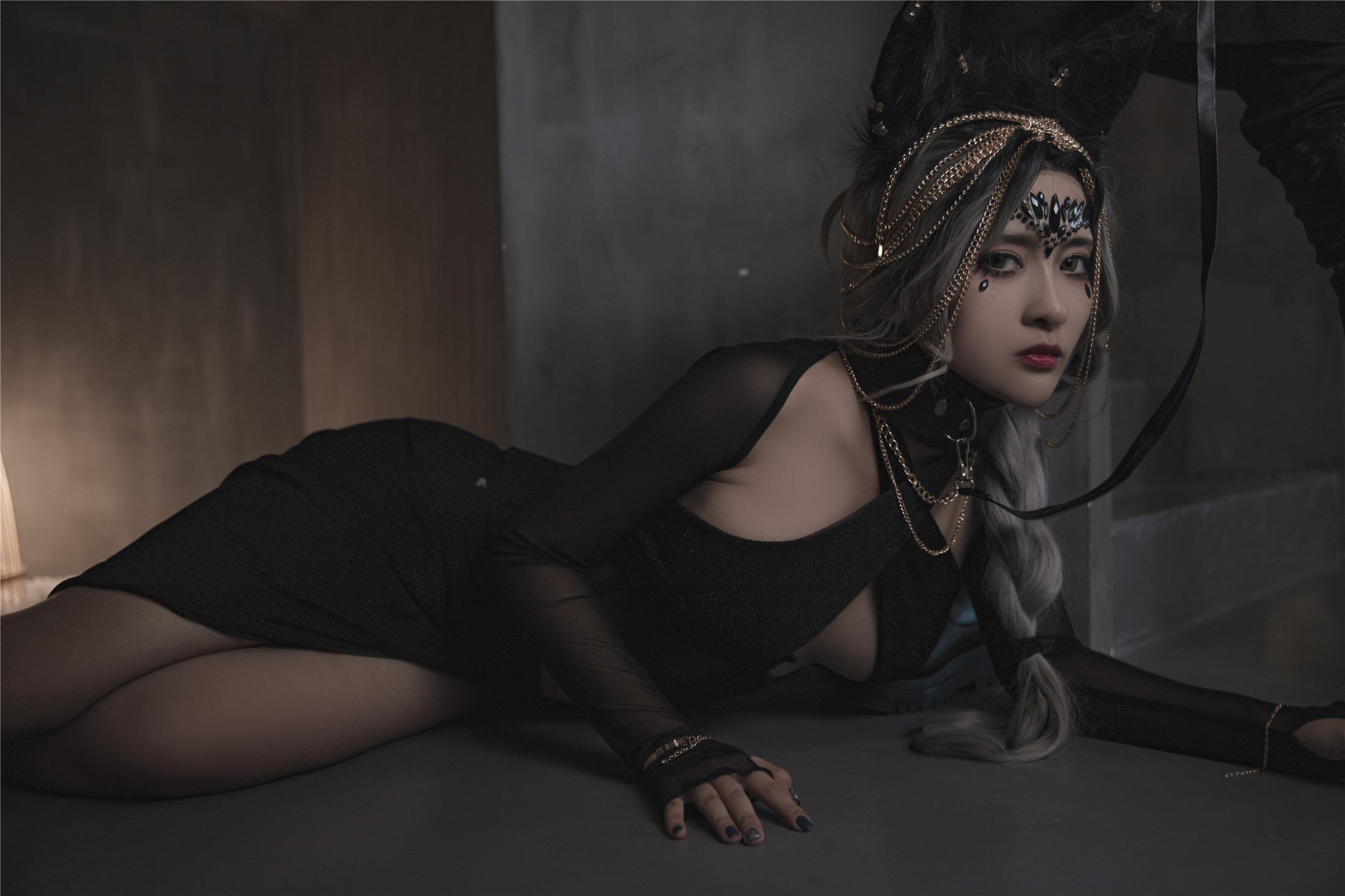 Luo Li  belle SAMA Wolf Girl - The Training of the Wolf Woman 130P