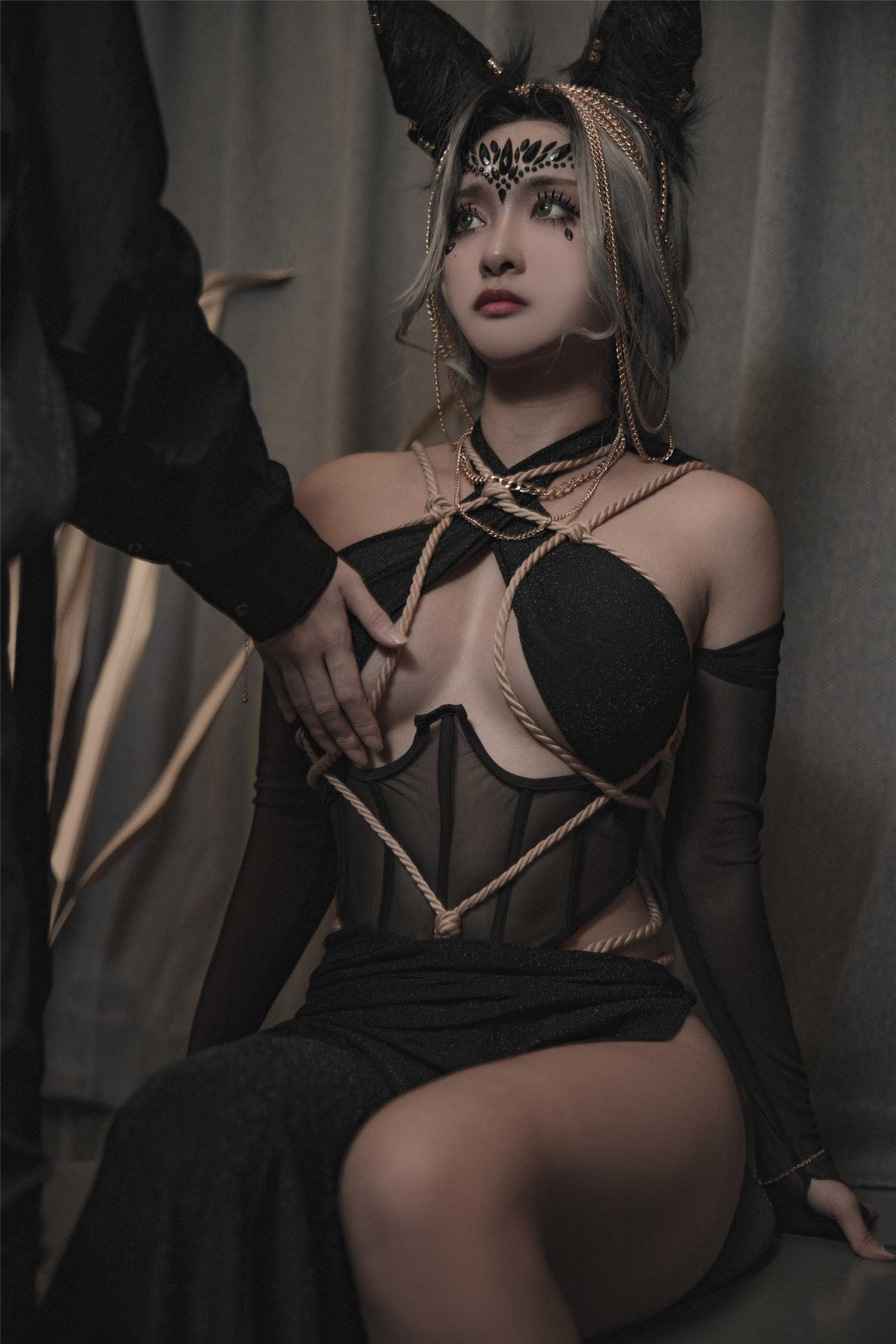 Luo Li  belle SAMA Wolf Girl - The Training of the Wolf Woman 130P