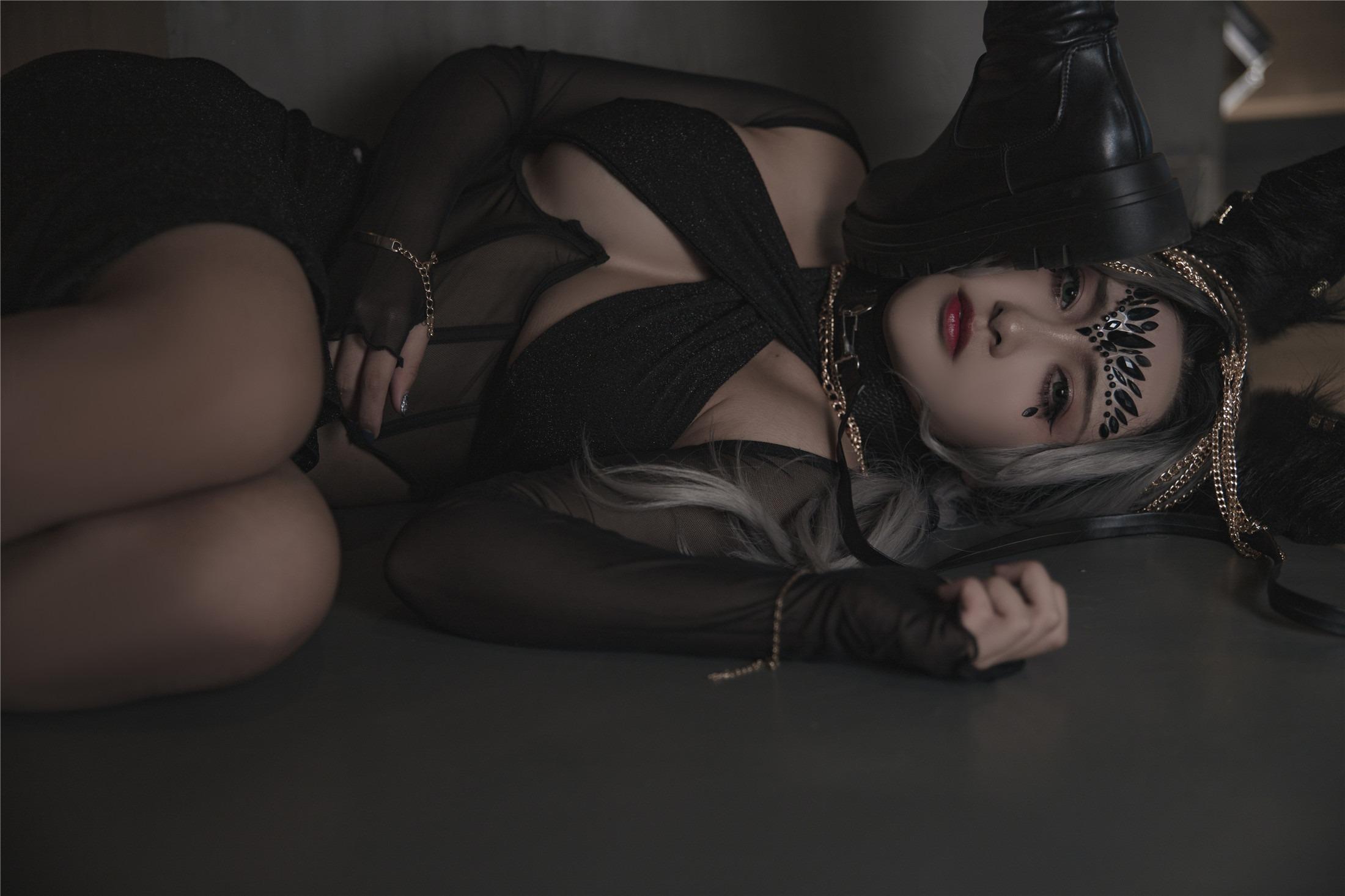 Luo Li  belle SAMA Wolf Girl - The Training of the Wolf Woman 130P