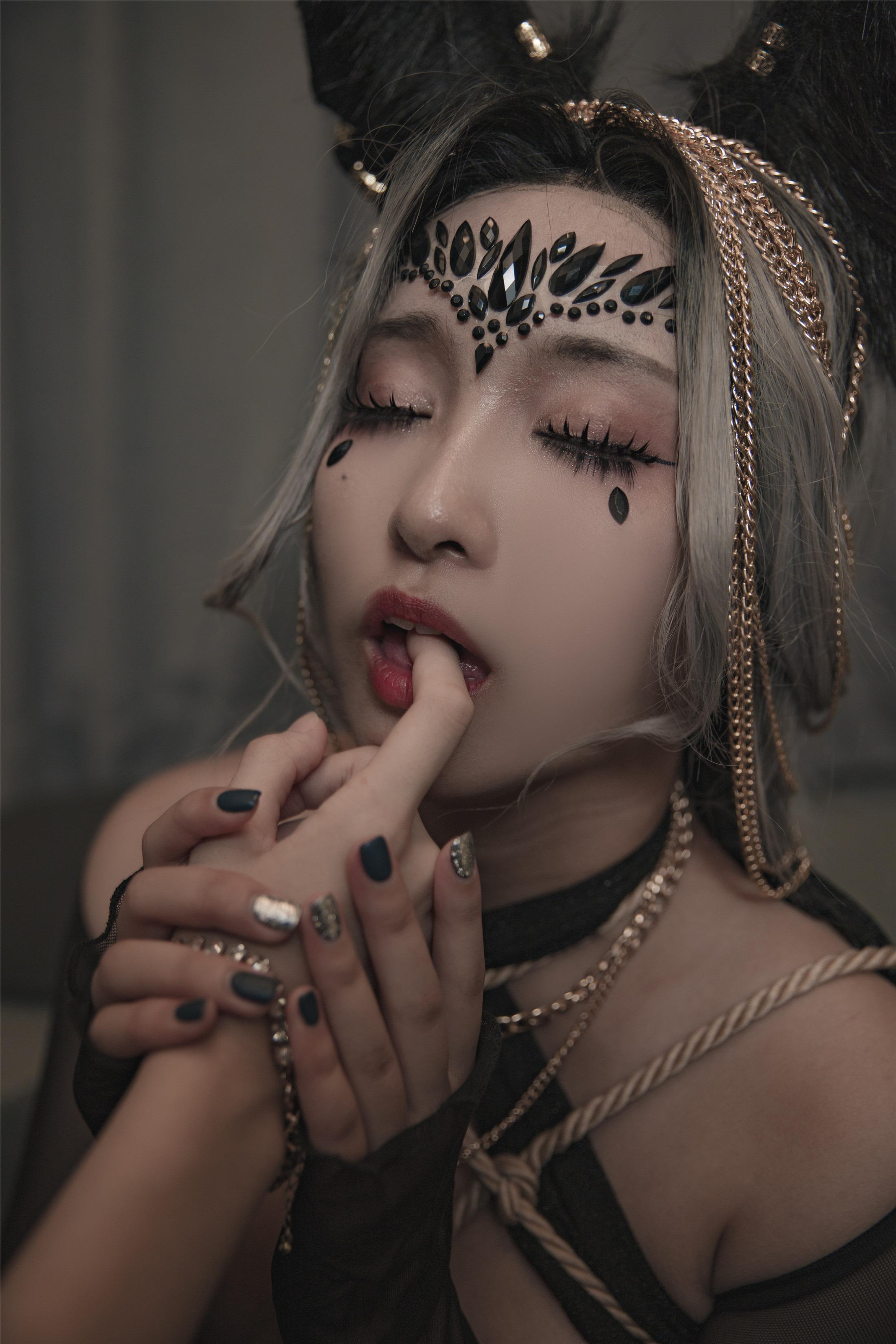 Luo Li  belle SAMA Wolf Girl - The Training of the Wolf Woman 130P