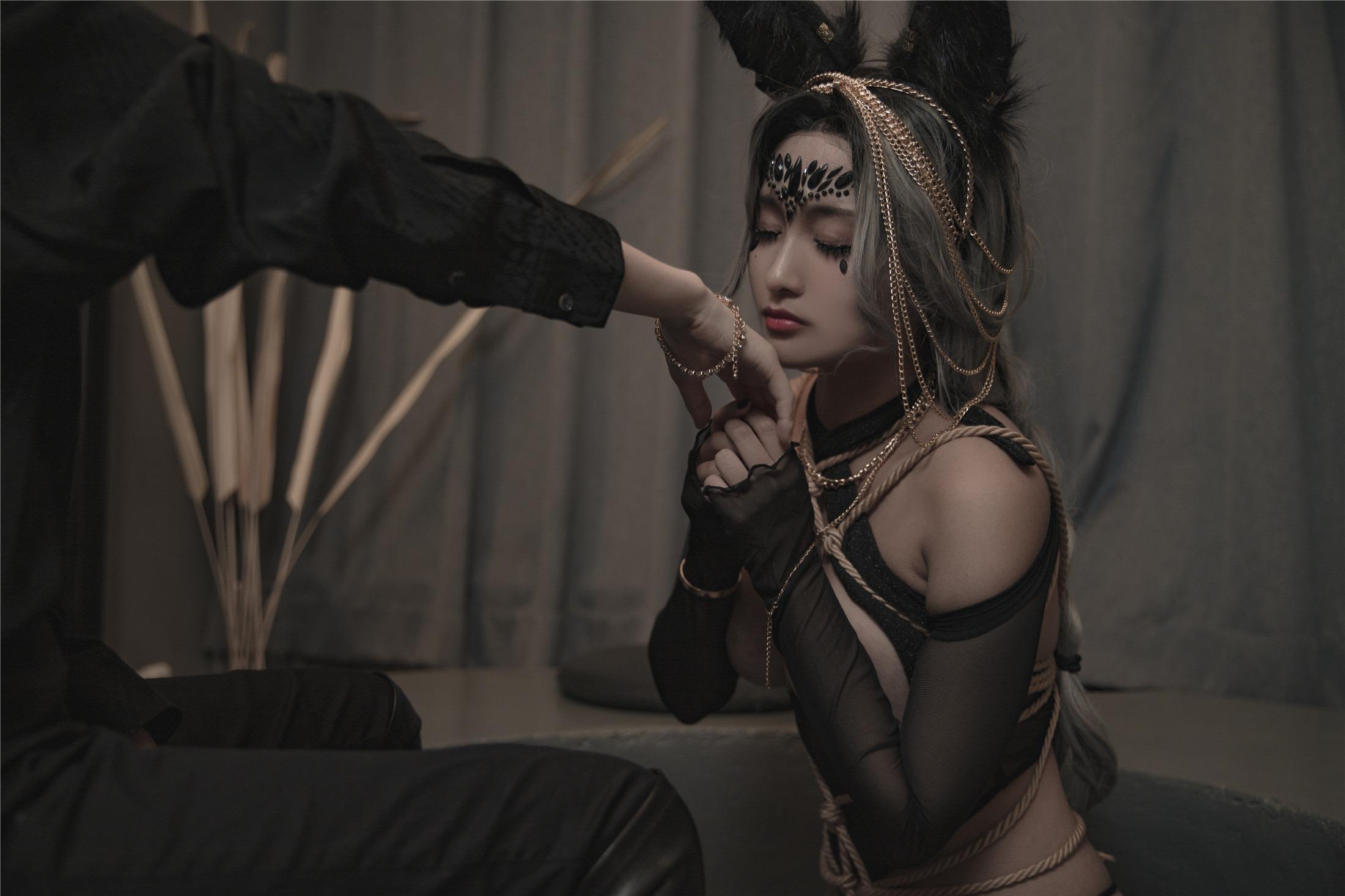 Luo Li  belle SAMA Wolf Girl - The Training of the Wolf Woman 130P