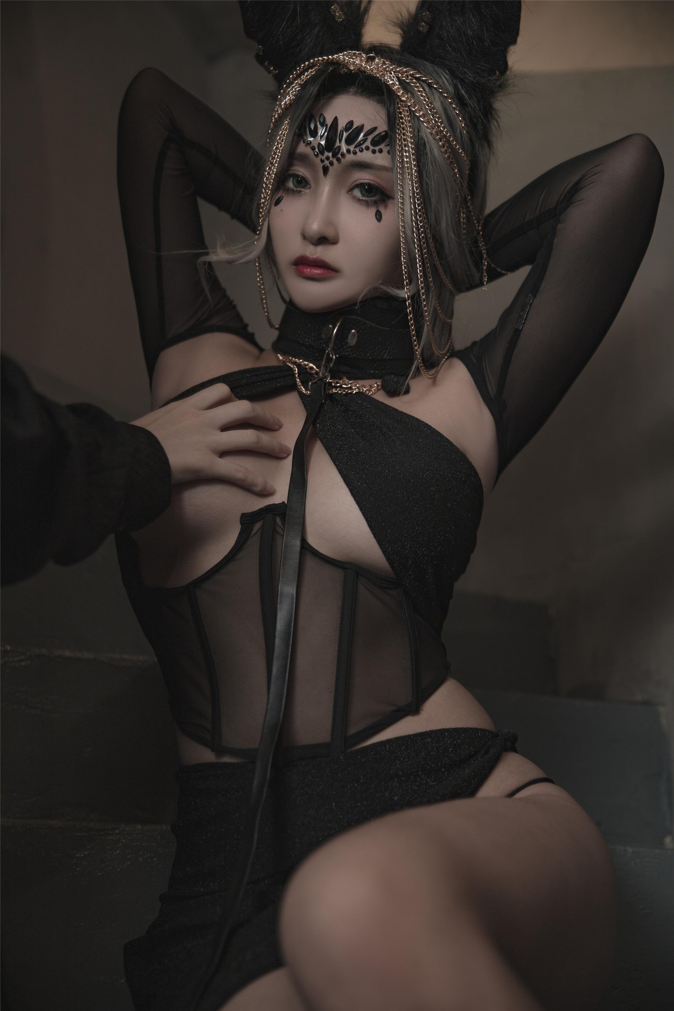 Luo Li  belle SAMA Wolf Girl - The Training of the Wolf Woman 130P
