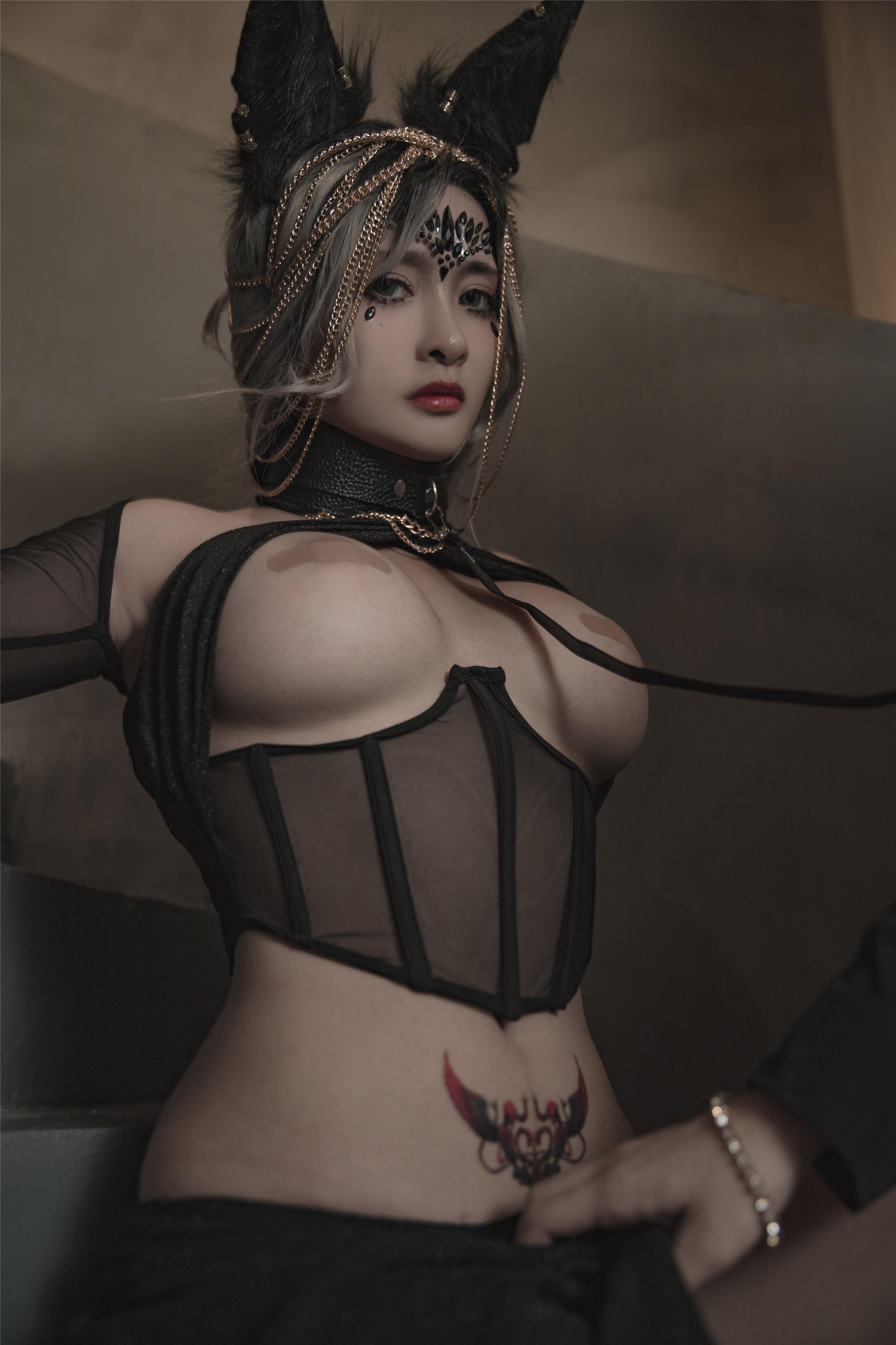Luo Li  belle SAMA Wolf Girl - The Training of the Wolf Woman 130P