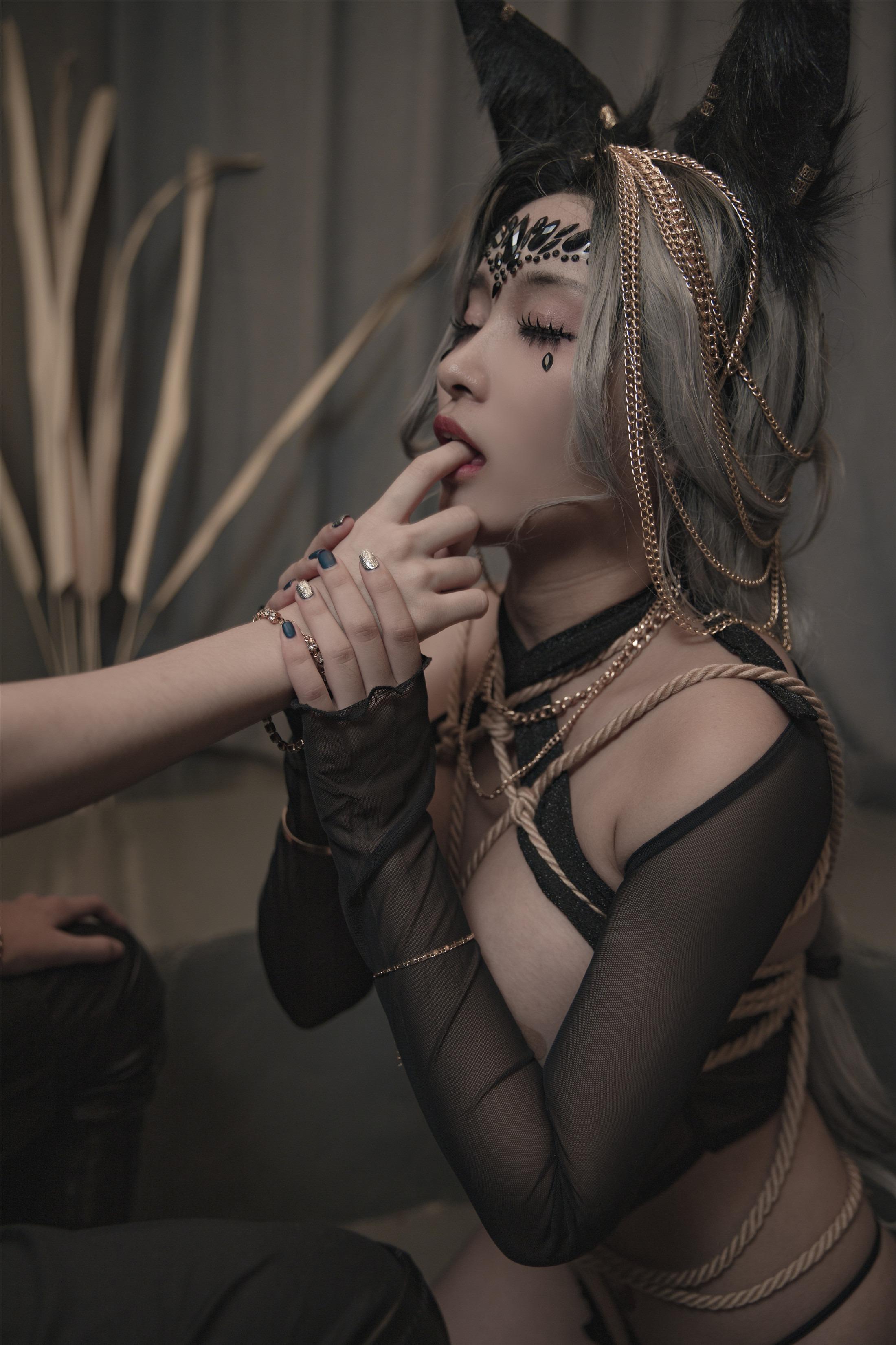 Luo Li  belle SAMA Wolf Girl - The Training of the Wolf Woman 130P