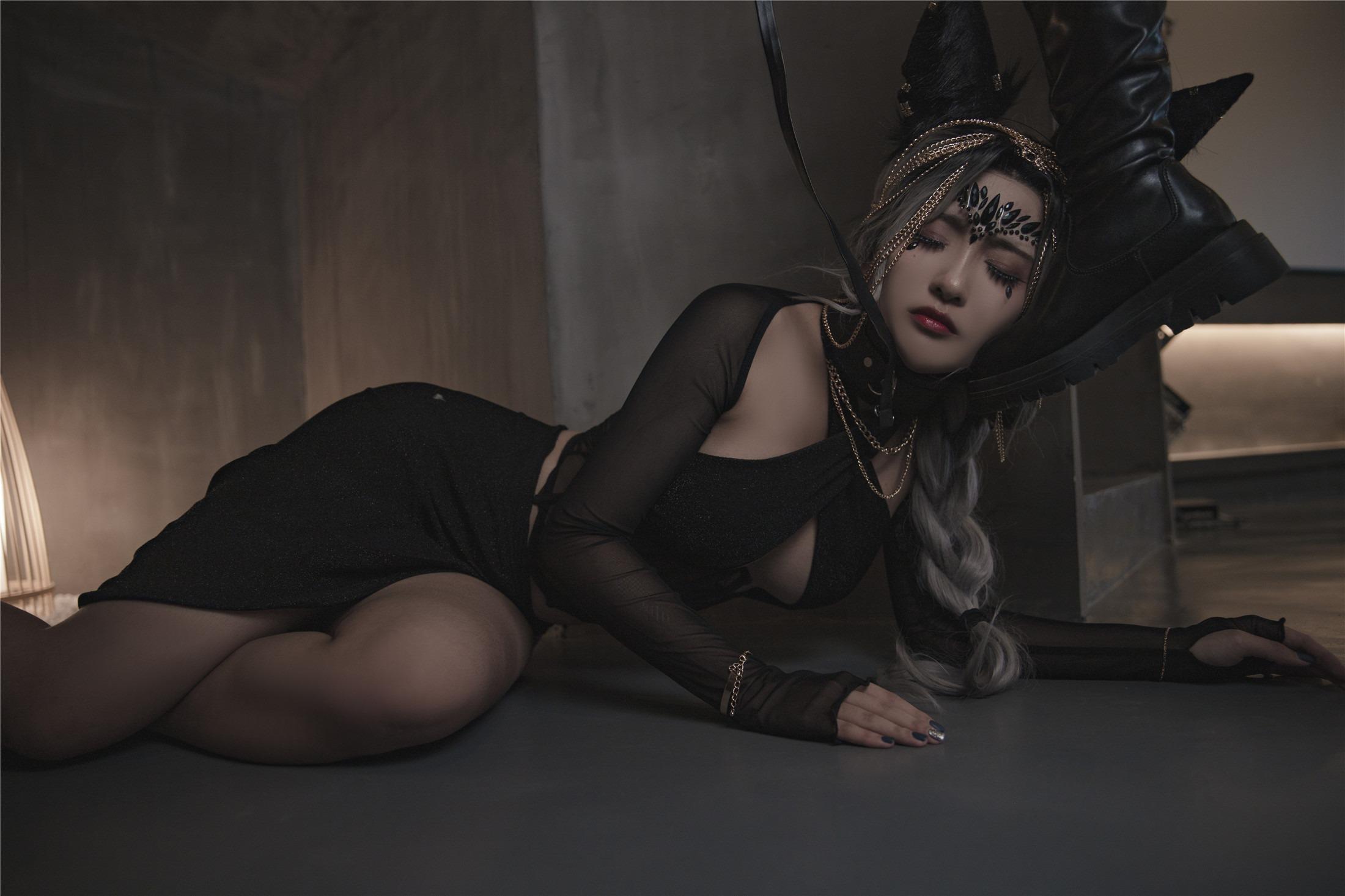 Luo Li  belle SAMA Wolf Girl - The Training of the Wolf Woman 130P