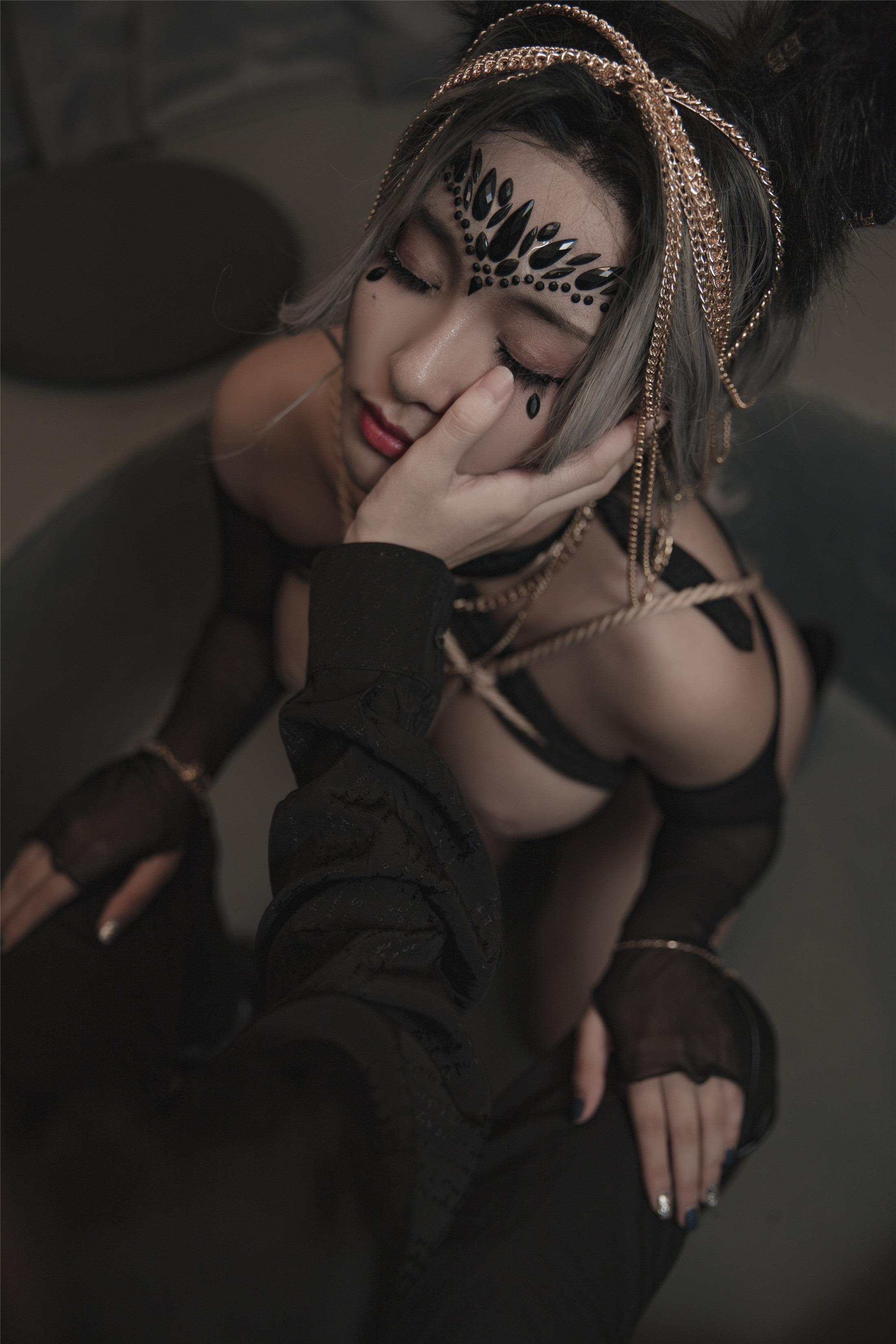 Luo Li  belle SAMA Wolf Girl - The Training of the Wolf Woman 130P