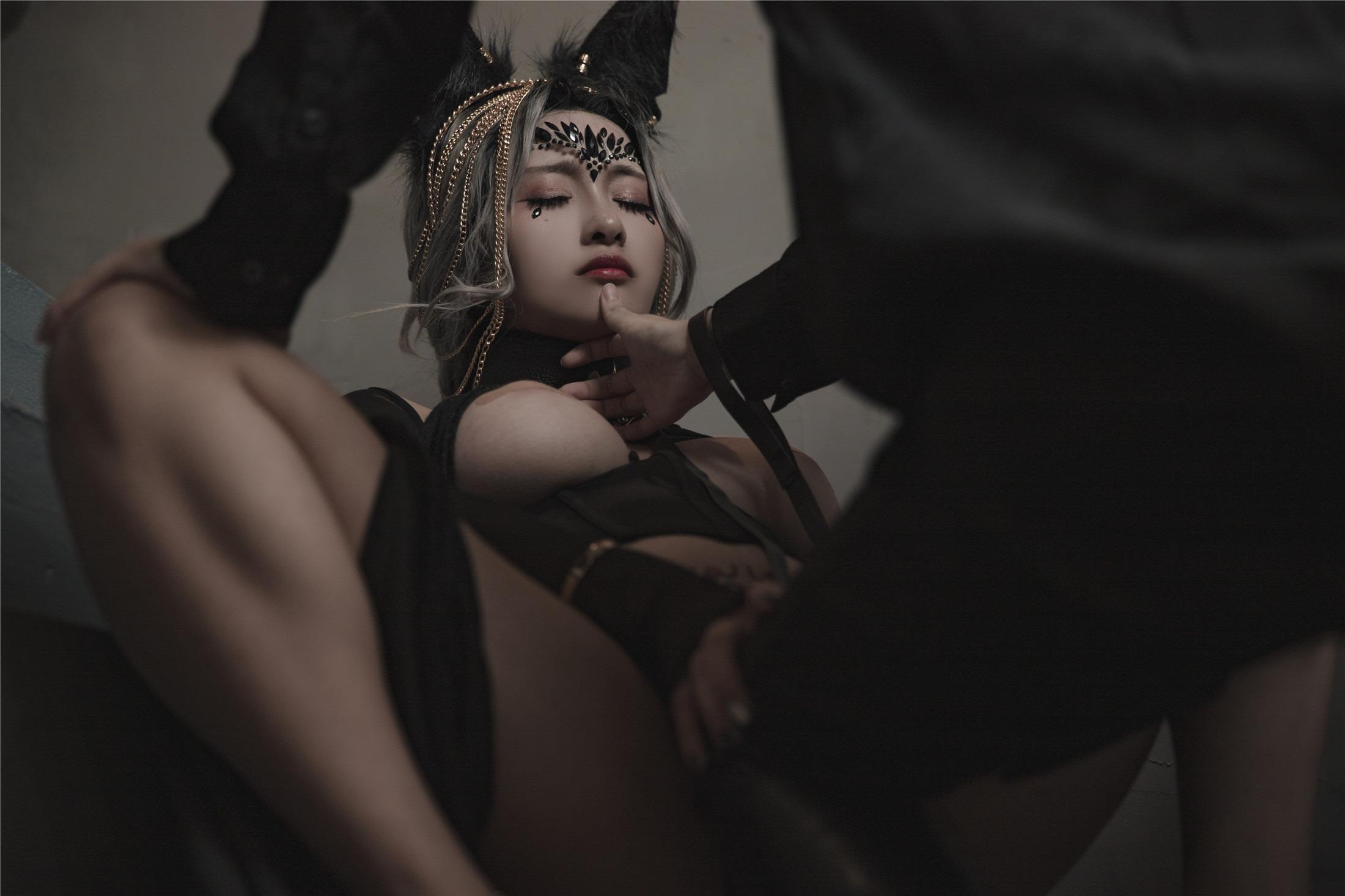 Luo Li  belle SAMA Wolf Girl - The Training of the Wolf Woman 130P
