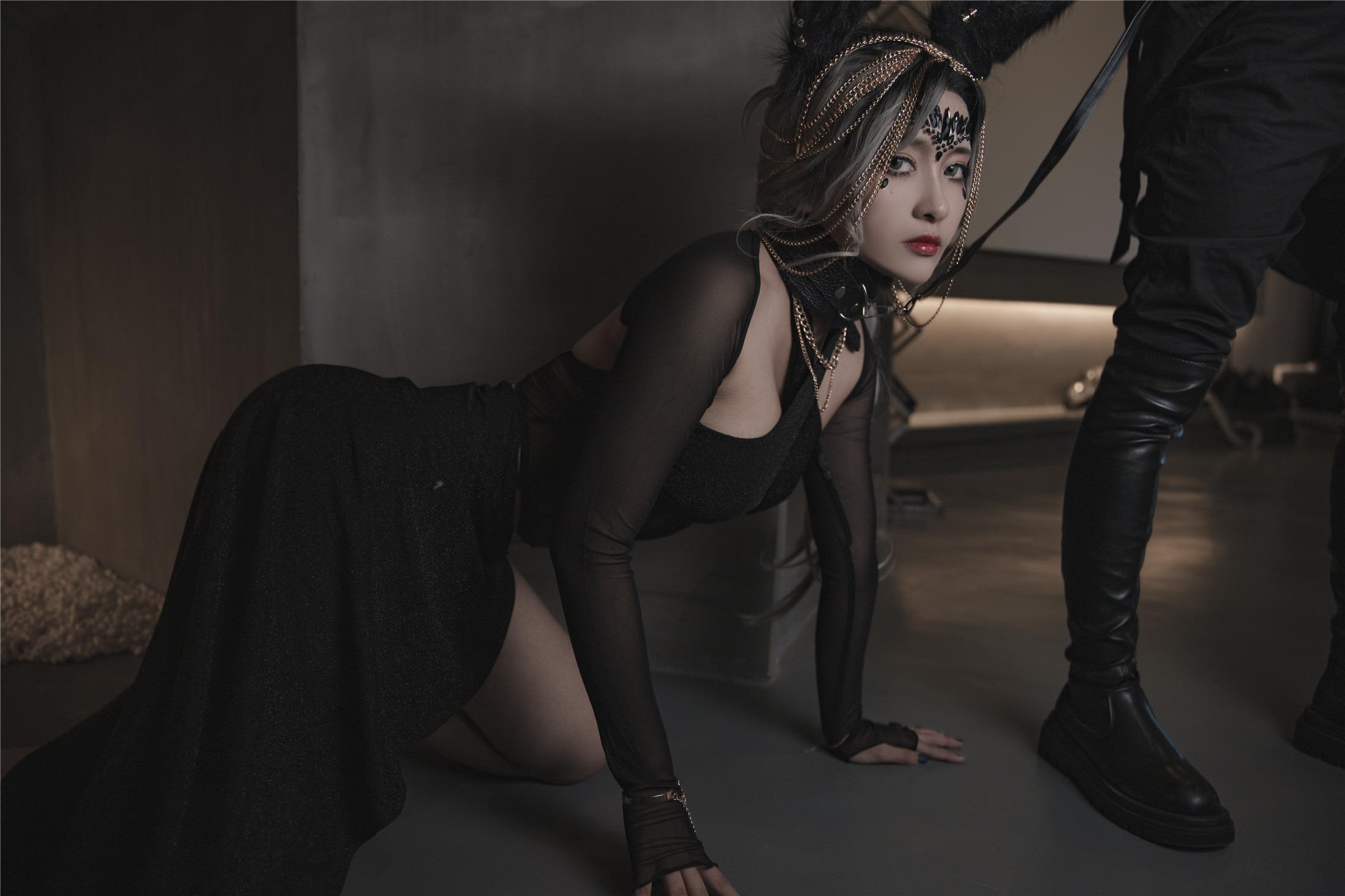 Luo Li  belle SAMA Wolf Girl - The Training of the Wolf Woman 130P
