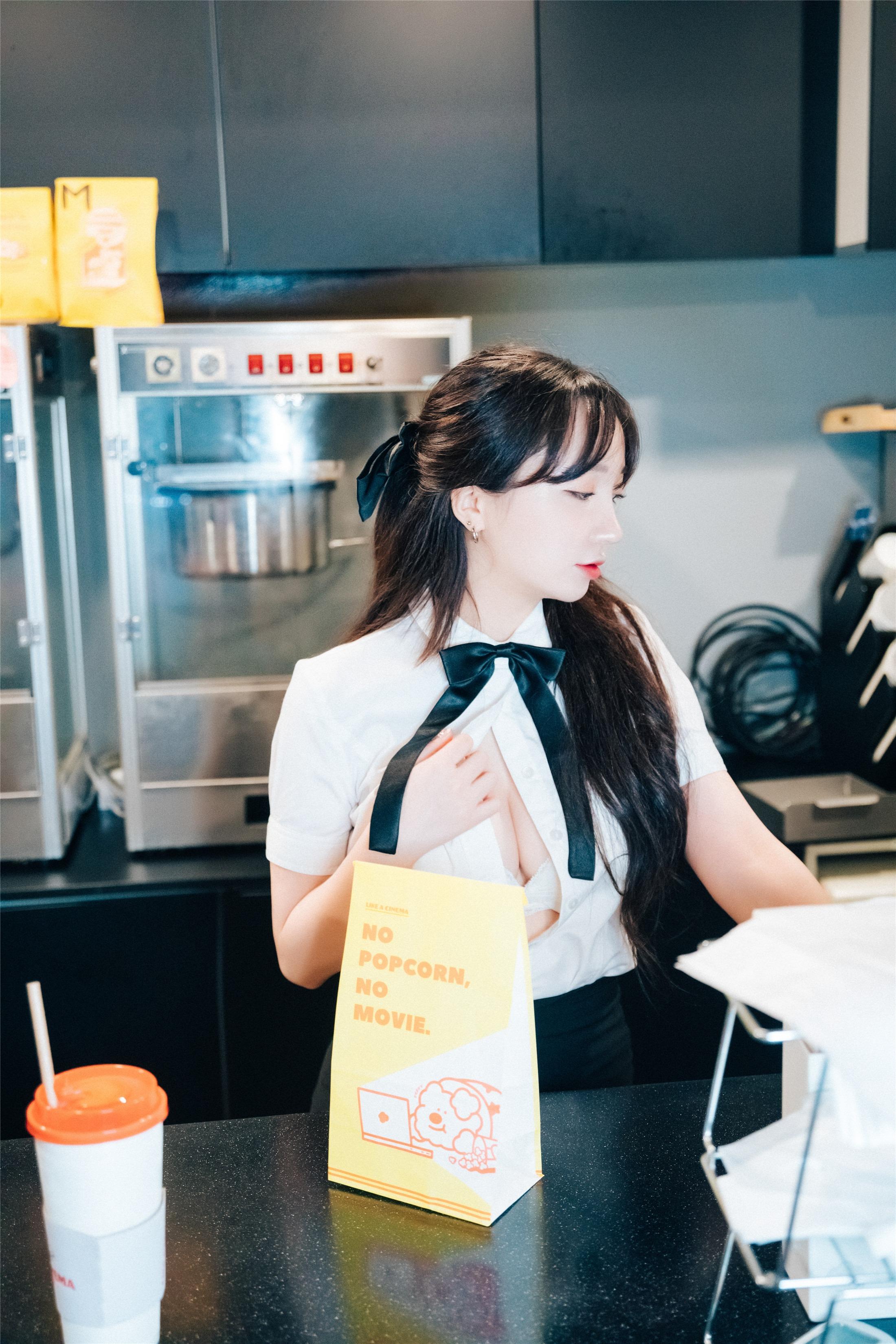 Loozy] Son Ye-Eun - Ticket Girl 120P