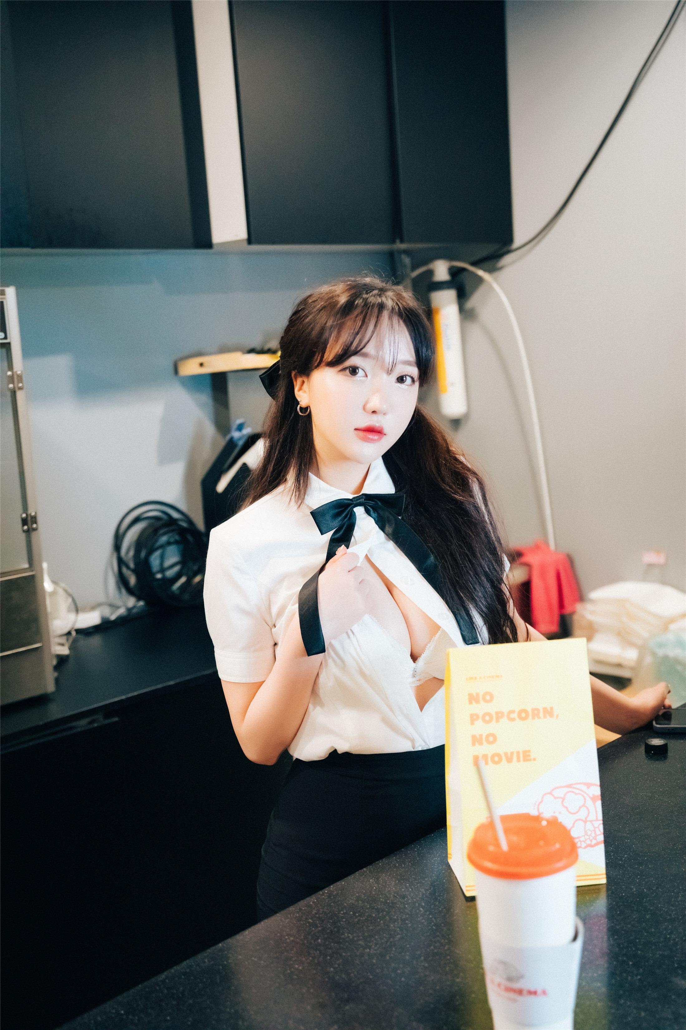 Loozy] Son Ye-Eun - Ticket Girl 120P