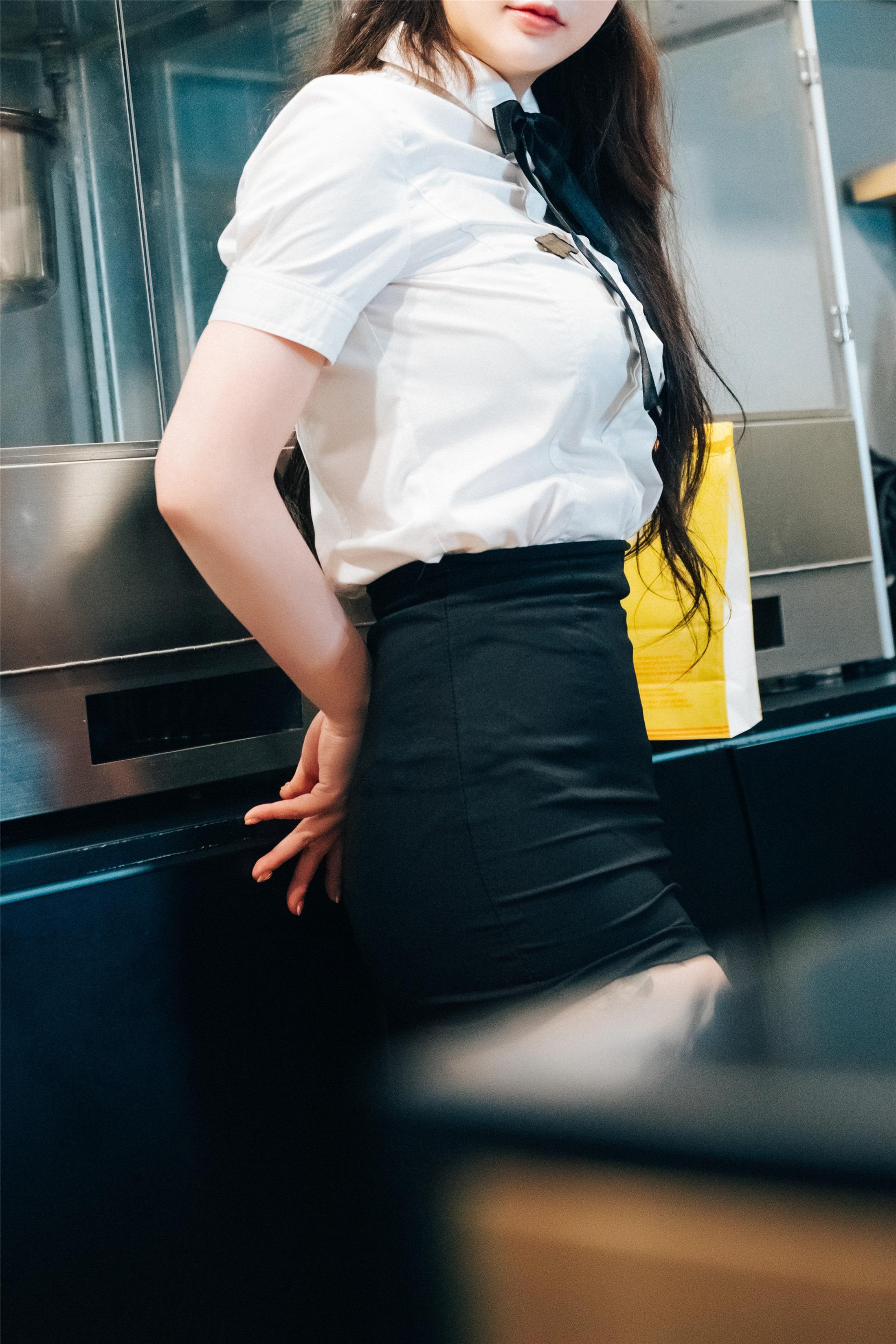 Loozy] Son Ye-Eun - Cô Gái Vé 120P