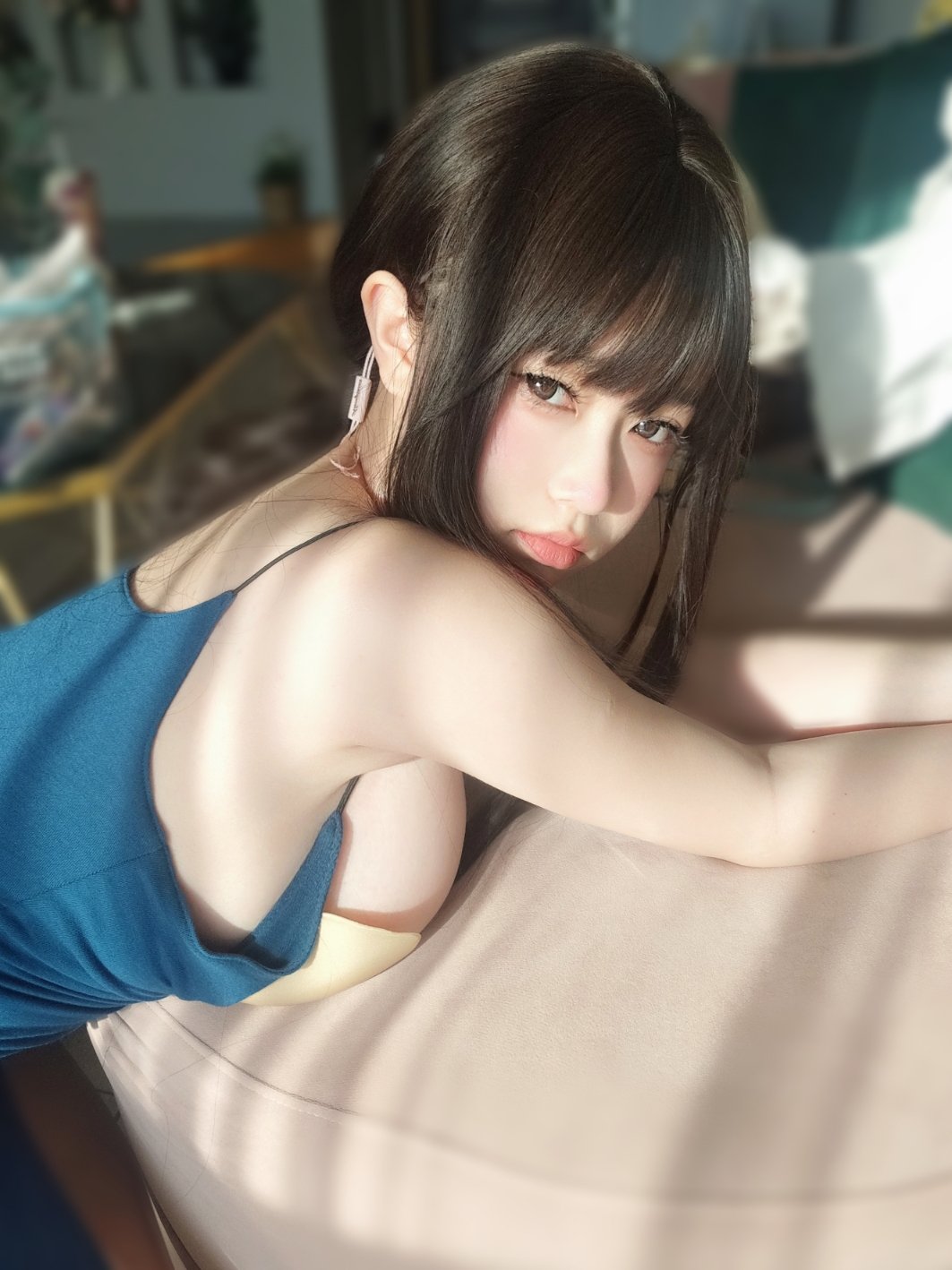 Female Lead K No. 002, the Sister Enjoying the Cool