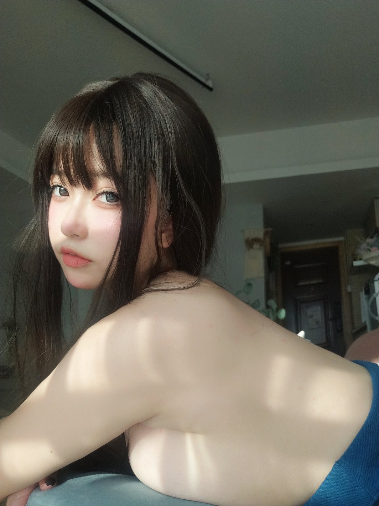 Female Lead K No. 002, the Sister Enjoying the Cool