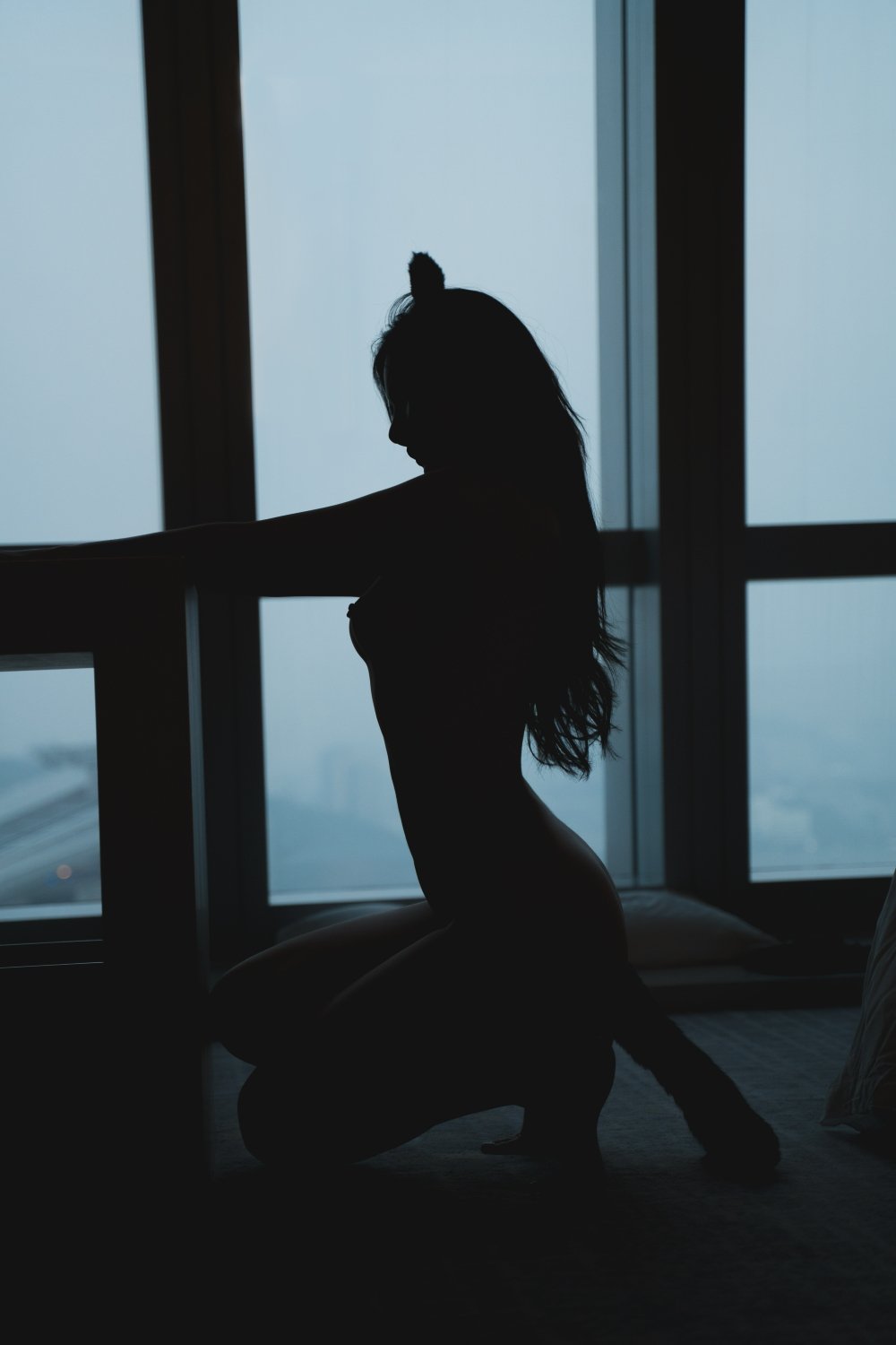 A Zhu『アナルプラグ猫ガール』コスプレ写真