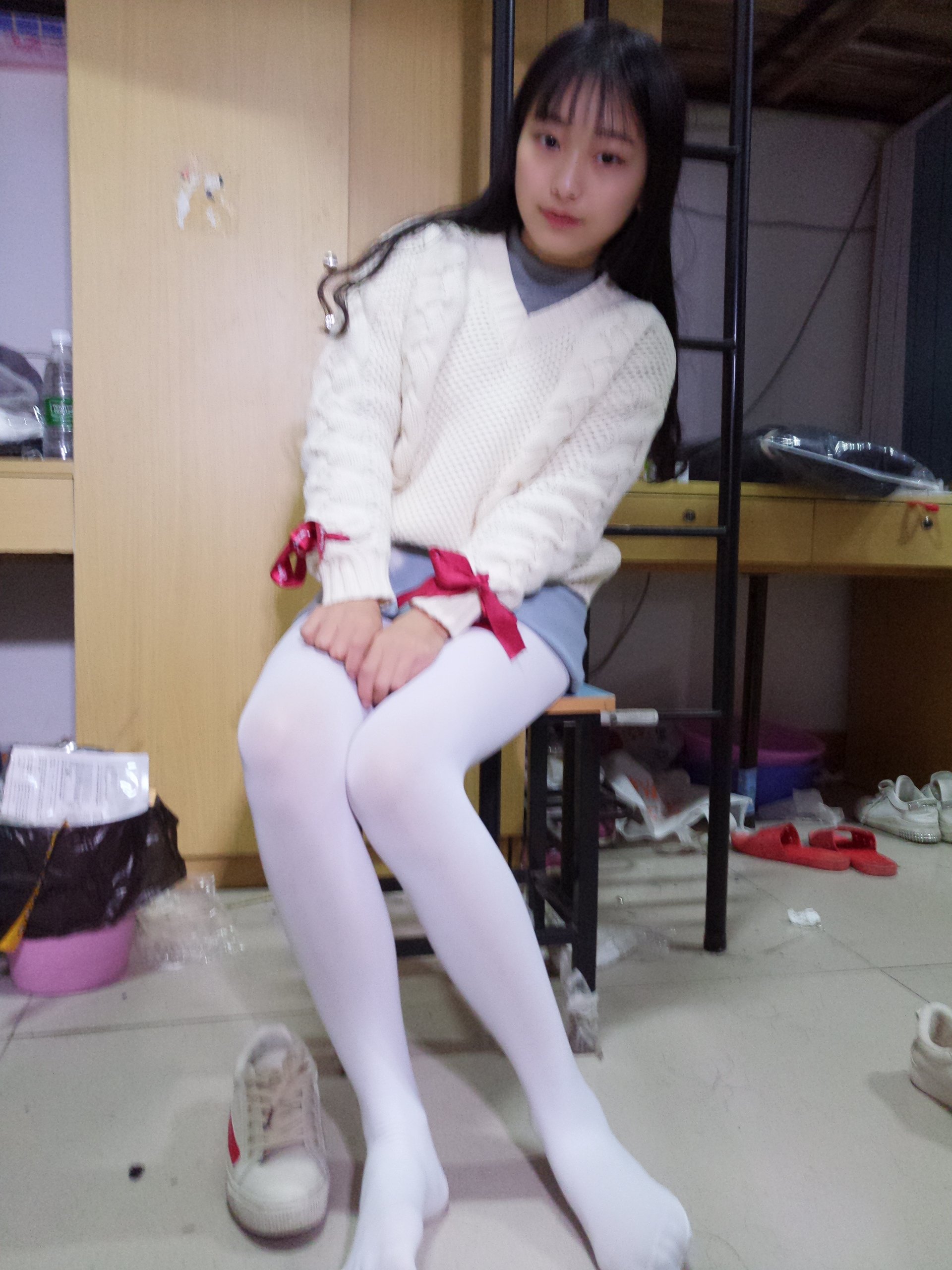 เบย์เบย์ - ถุงน่องแดงขาว