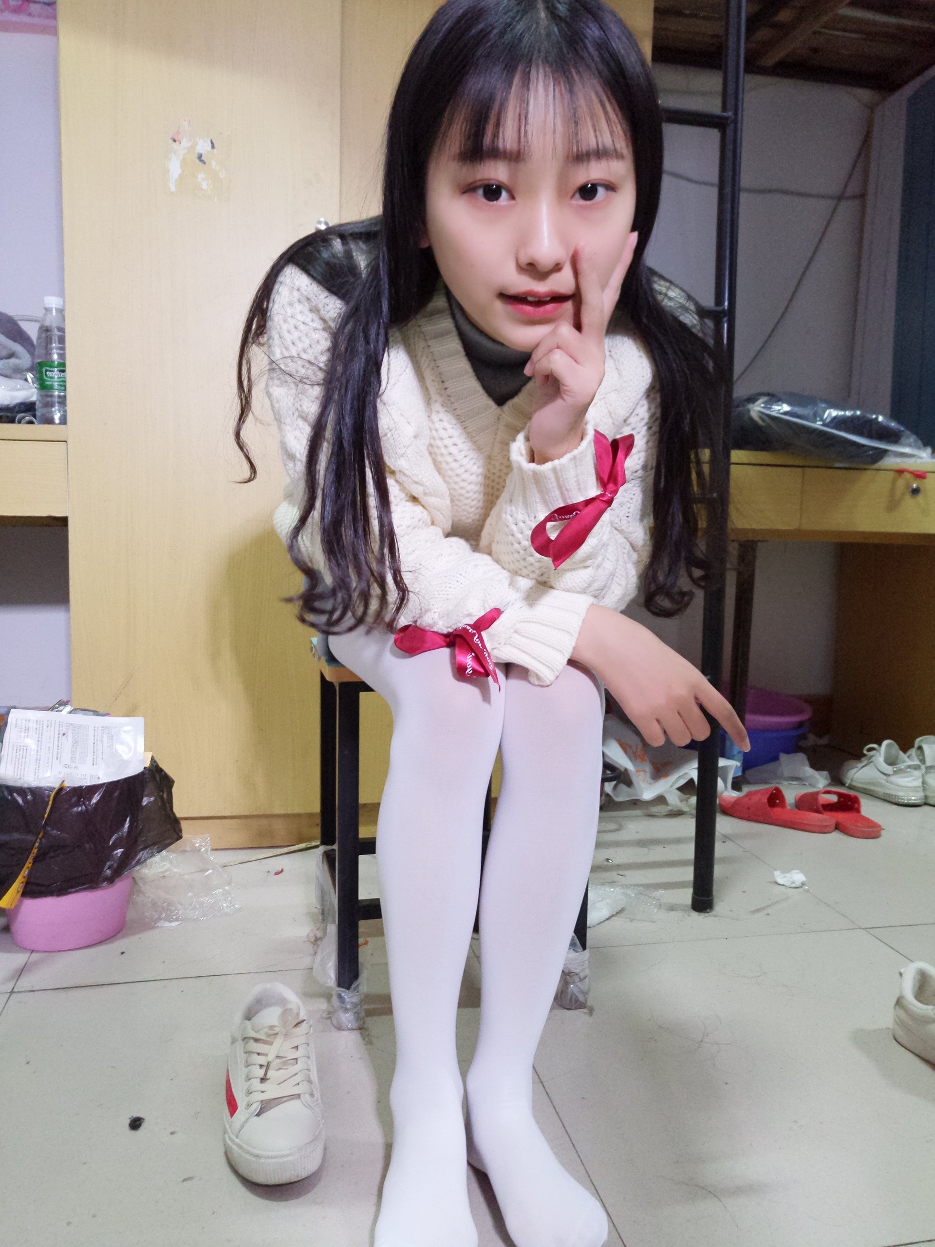 เบย์เบย์ - ถุงน่องแดงขาว