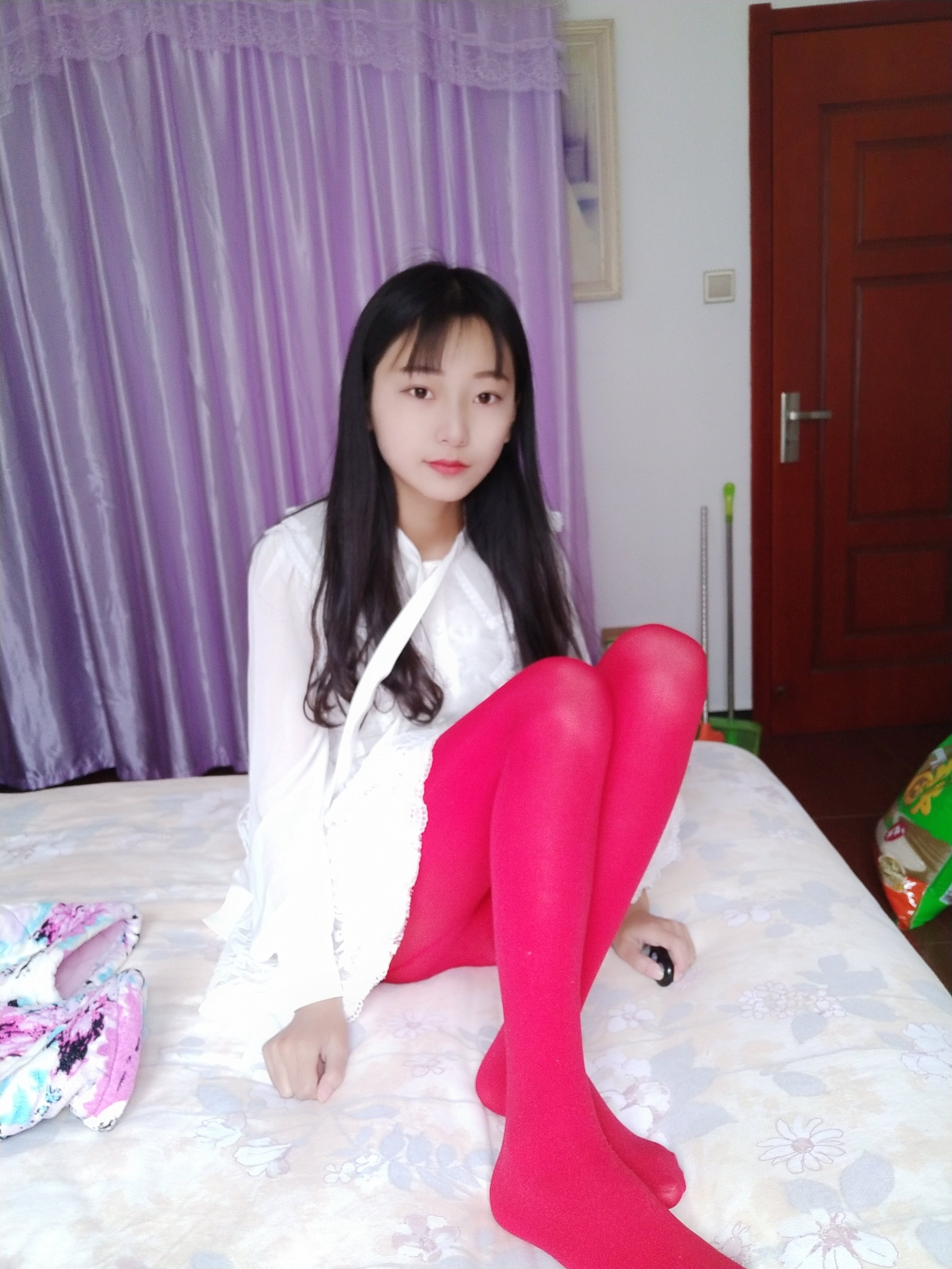 Bei Bei - Red and White Stockings