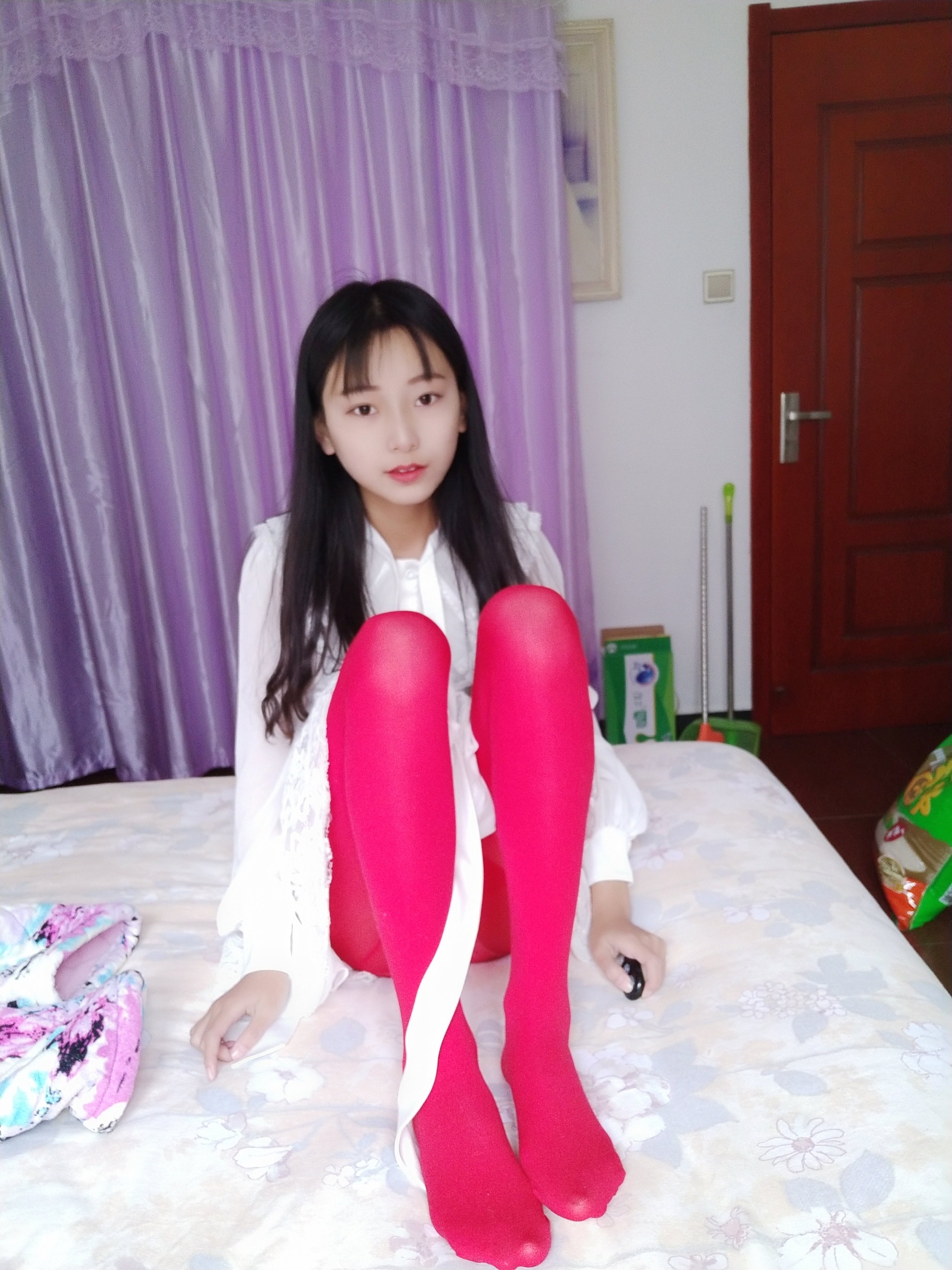 Bei Bei - Red and White Stockings