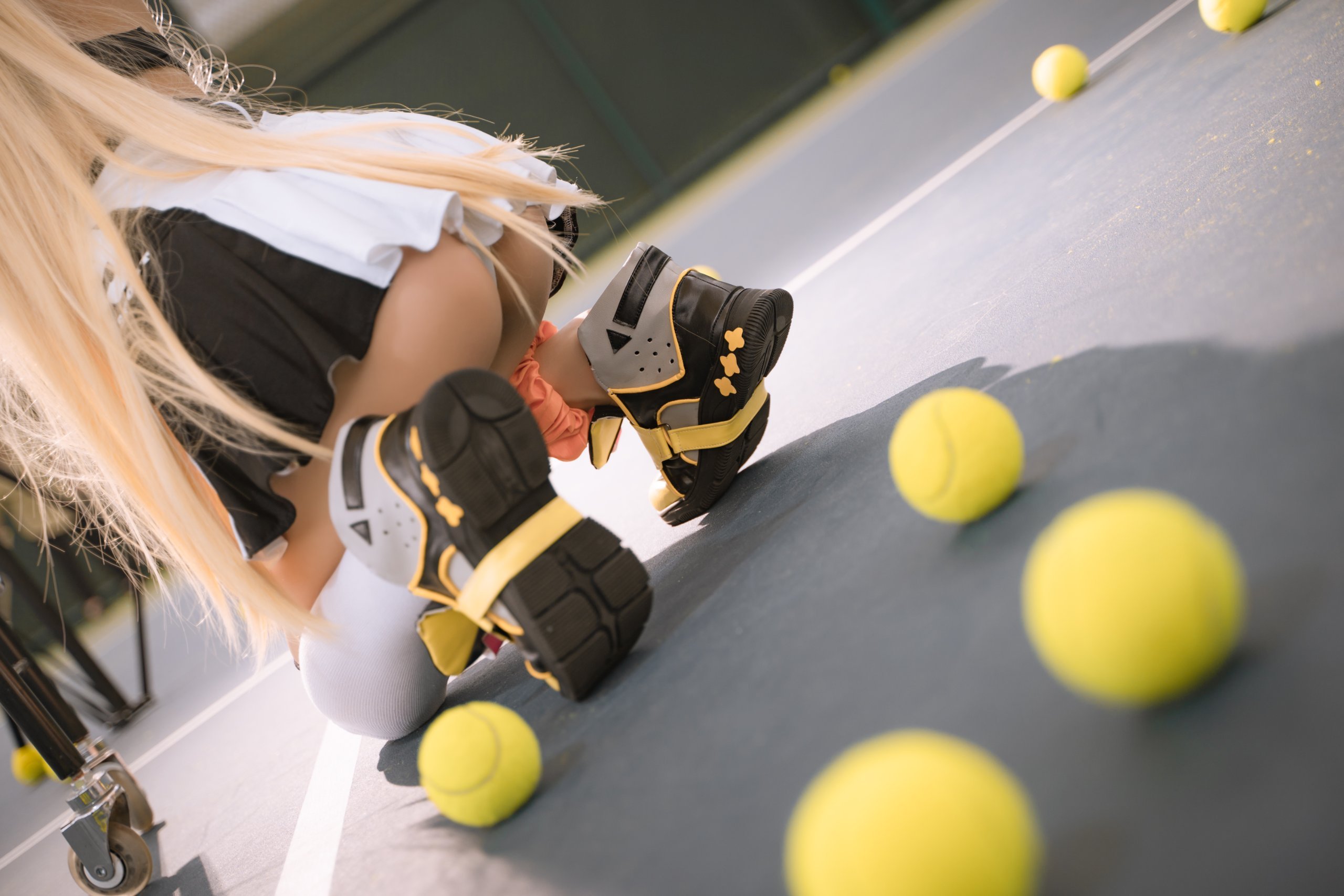 A Bao cũng là Thỏ Nương - Bé Chi trang phục tennis