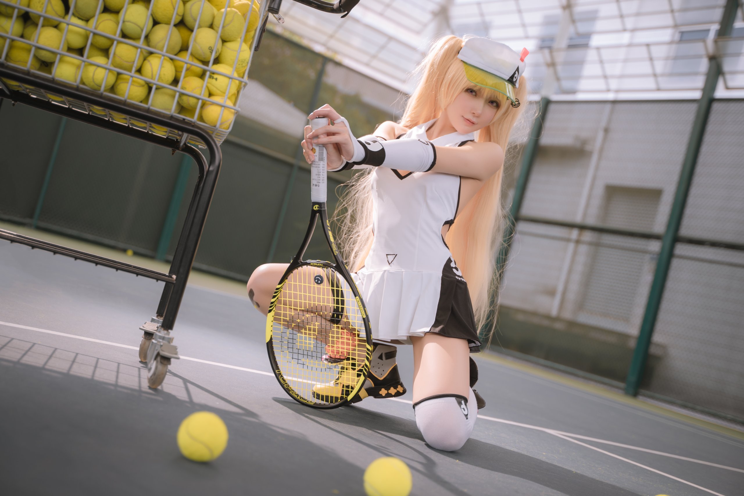 A Bao cũng là Thỏ Nương - Bé Chi trang phục tennis