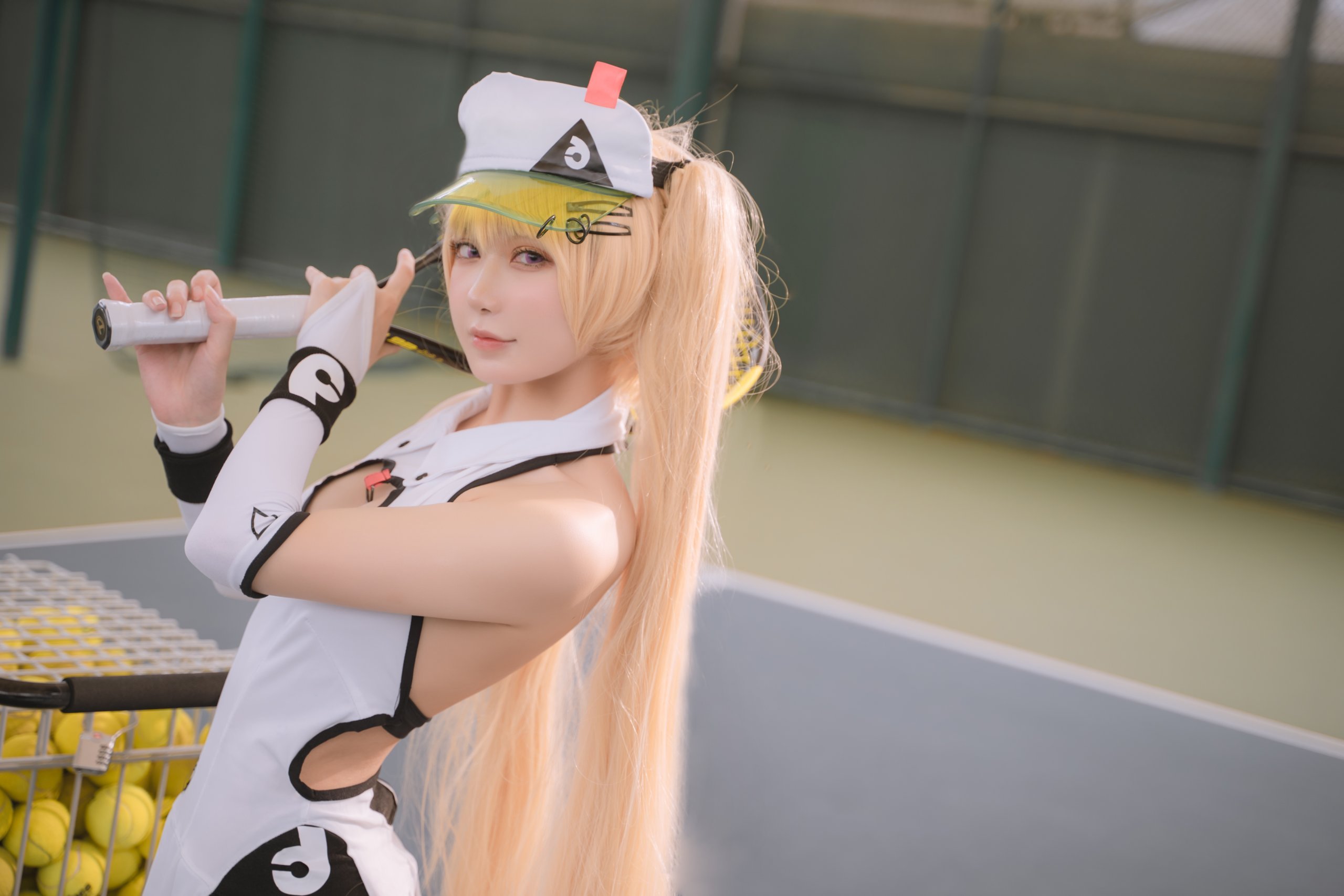 A Bao cũng là Thỏ Nương - Bé Chi trang phục tennis