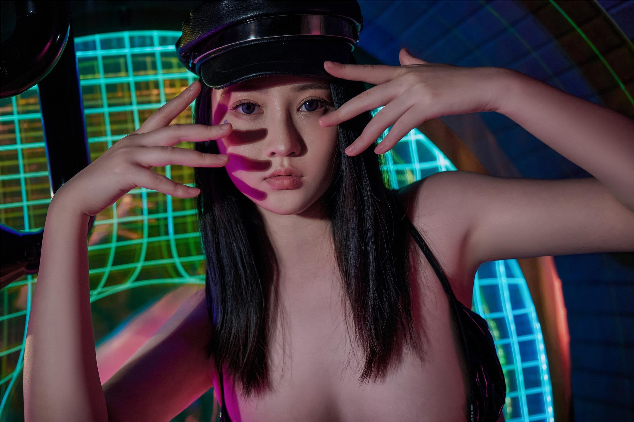 年年 - 澀澀女警 42P