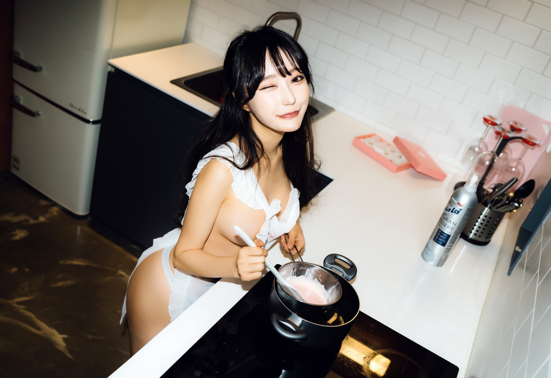 Mona (모나) และ Jucy (쥬시)-ร่างกายช็อกโกแลต