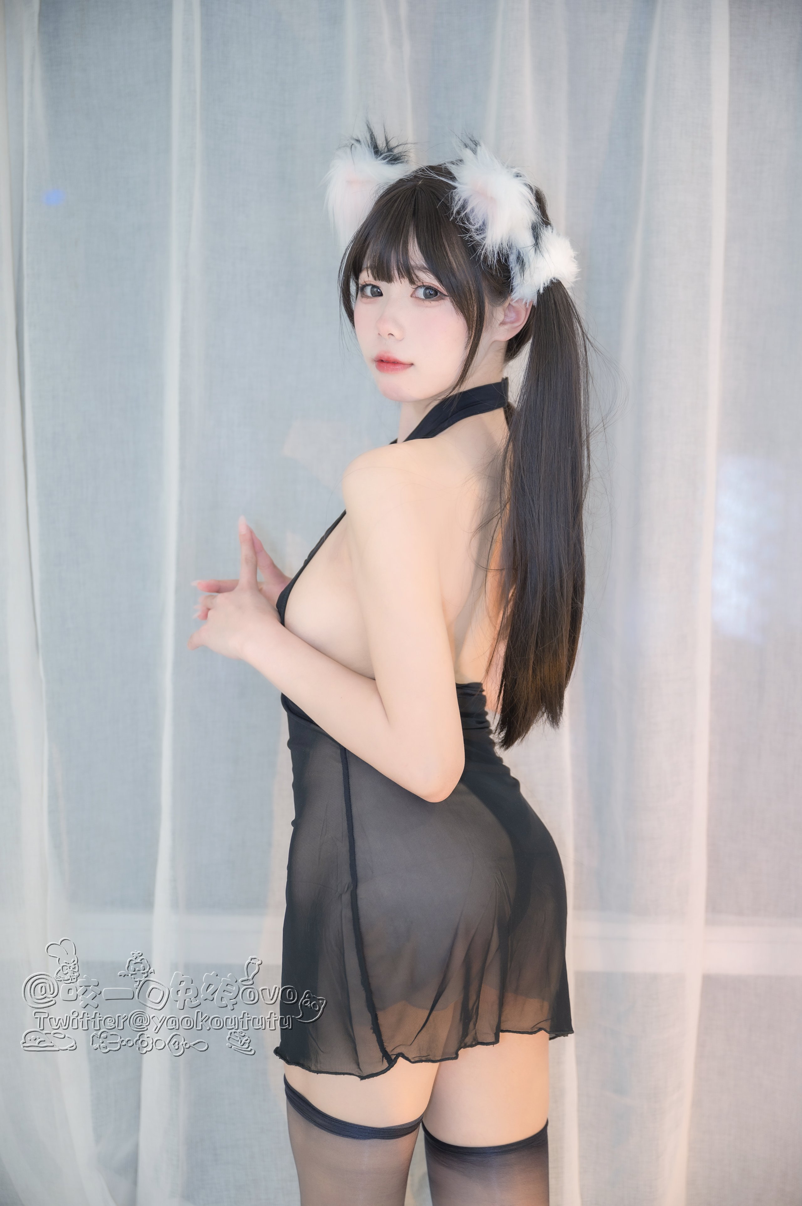 一口かむ兎娘 - 黒白配