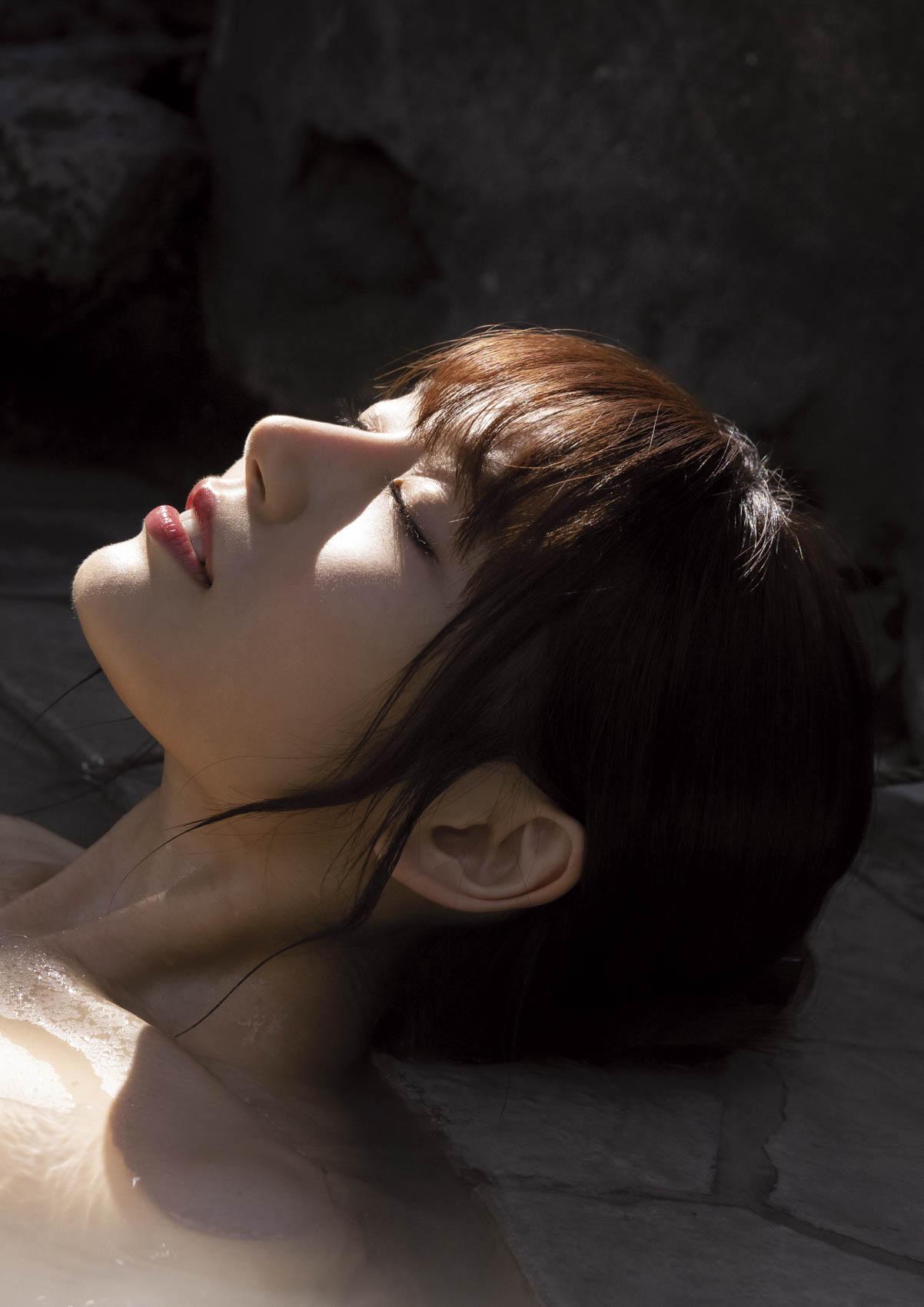 Kawabe Saihāna Photobook "Love Letter" 98P