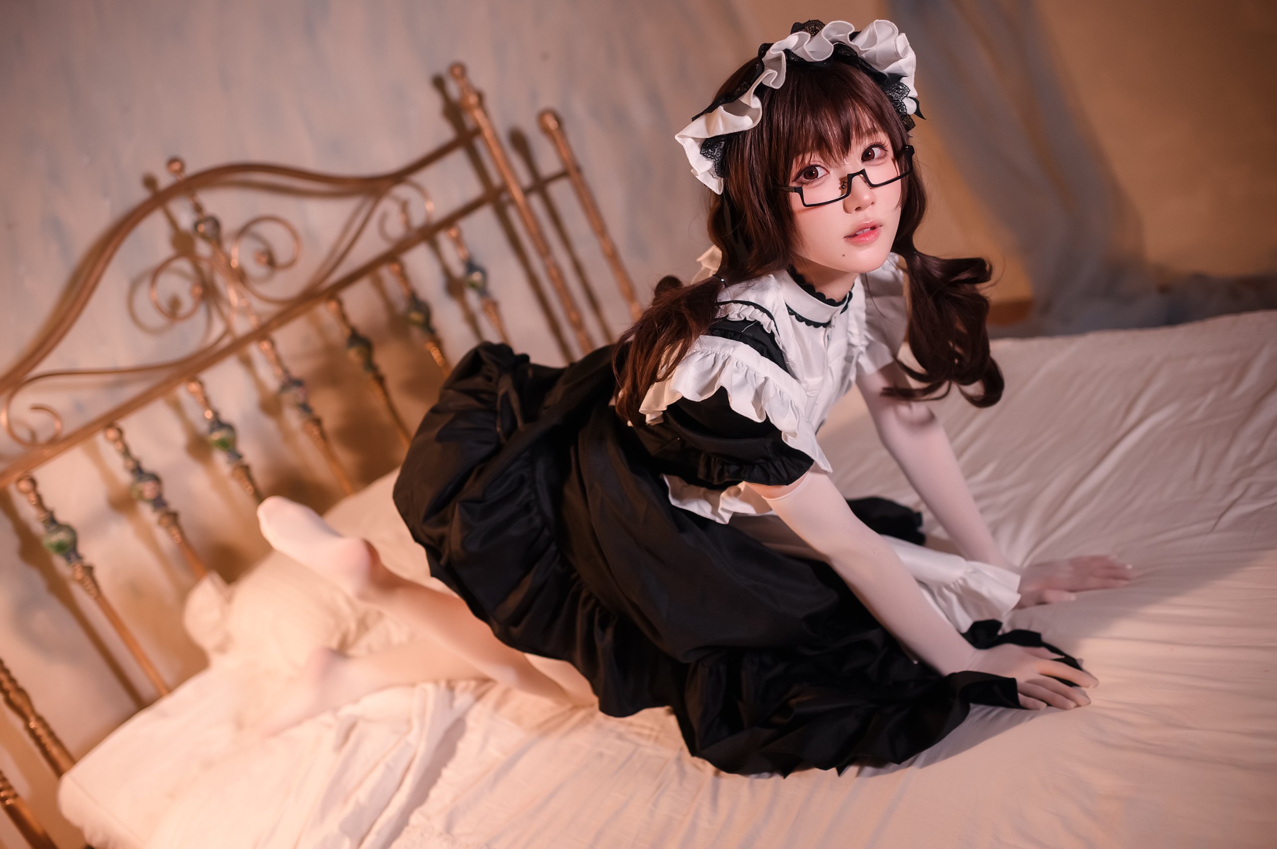 A Bao is also a bunny girl - traditional long skirt maid