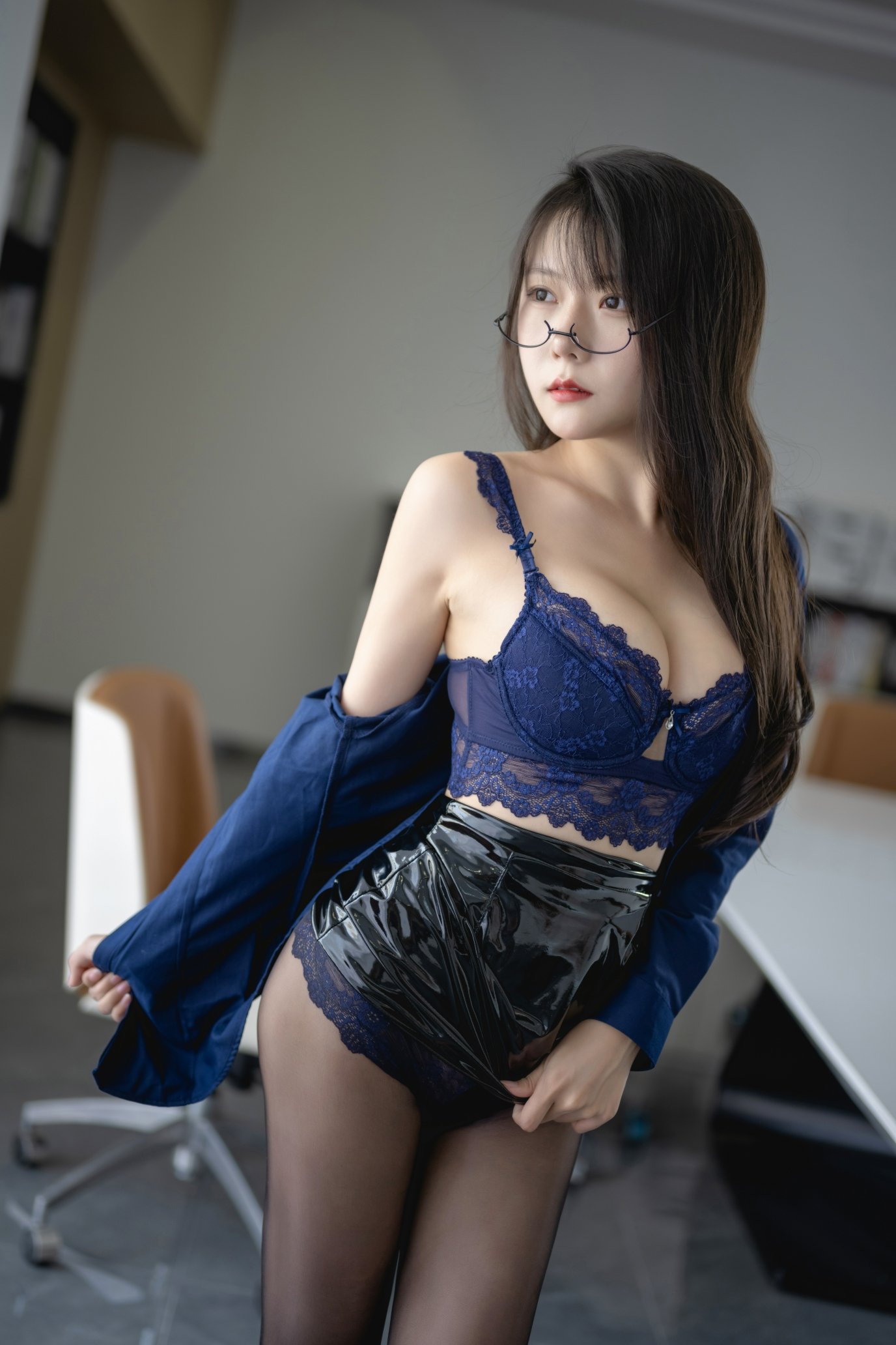 香草喵露露 NO.024 小露乱撞 会议室OL