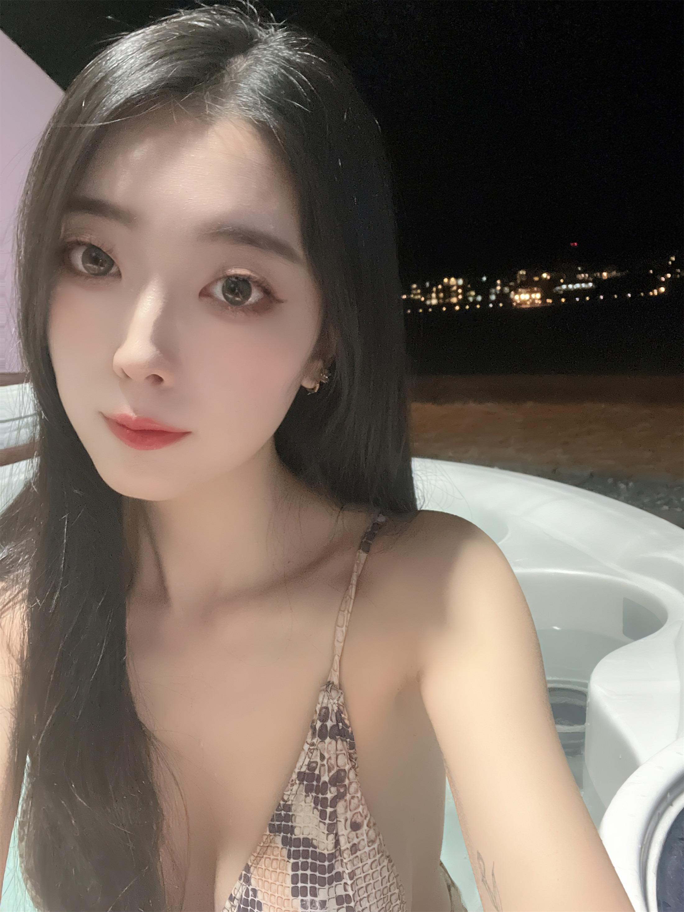 月夜快照] 莫娜 (모나) & 茱西 (쥬시) - 埃羅埃羅 旅行 64P