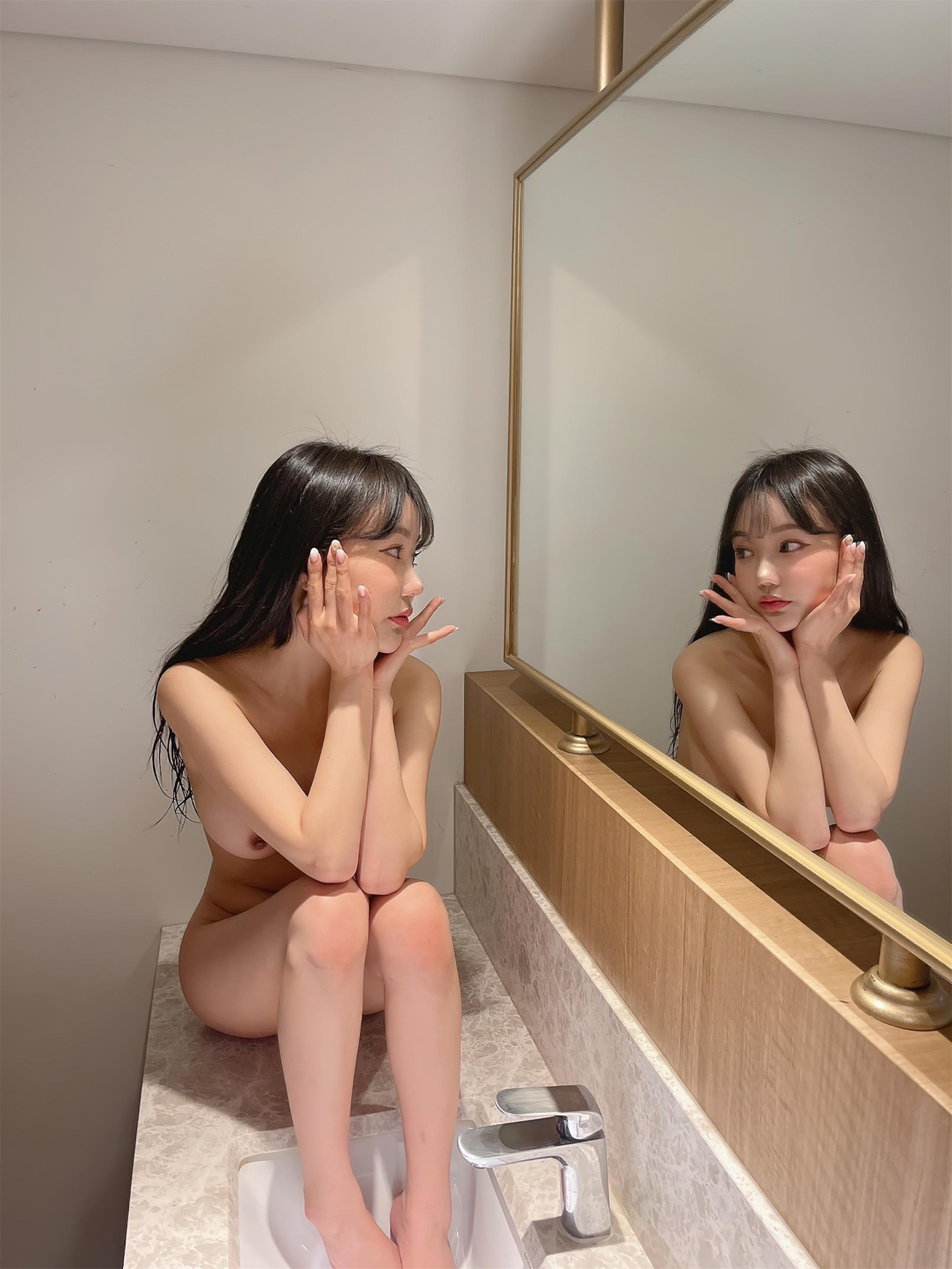 [Moon Night Snap] Mona (chocolate) & Jucy (bicycle)-EroEro Travel 64p