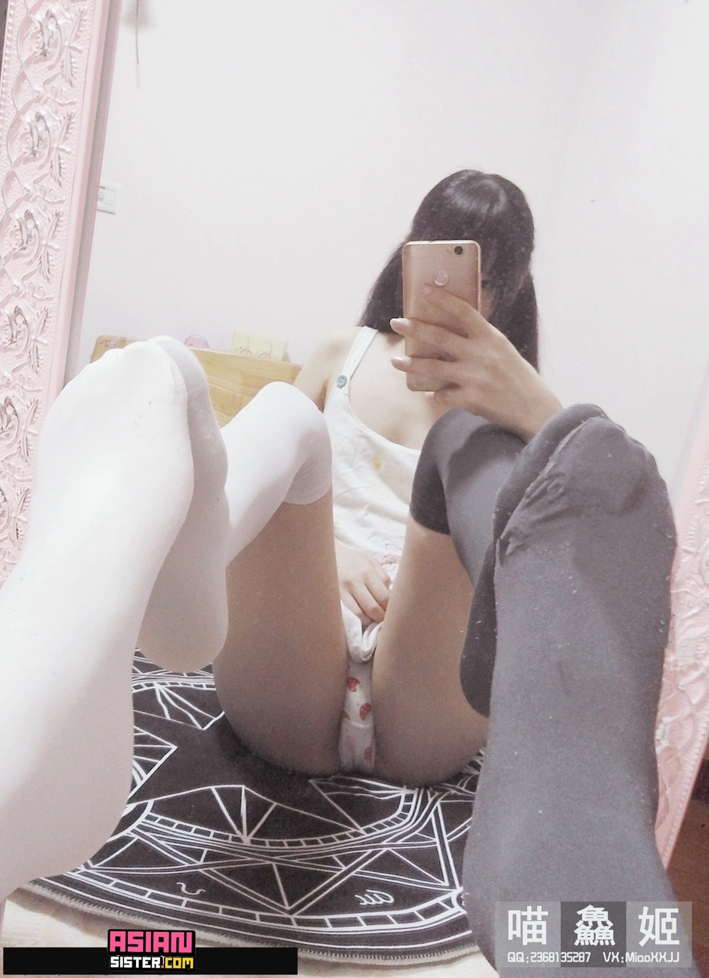 Internet celebrity  belle ta - Meowxianji black and white socks