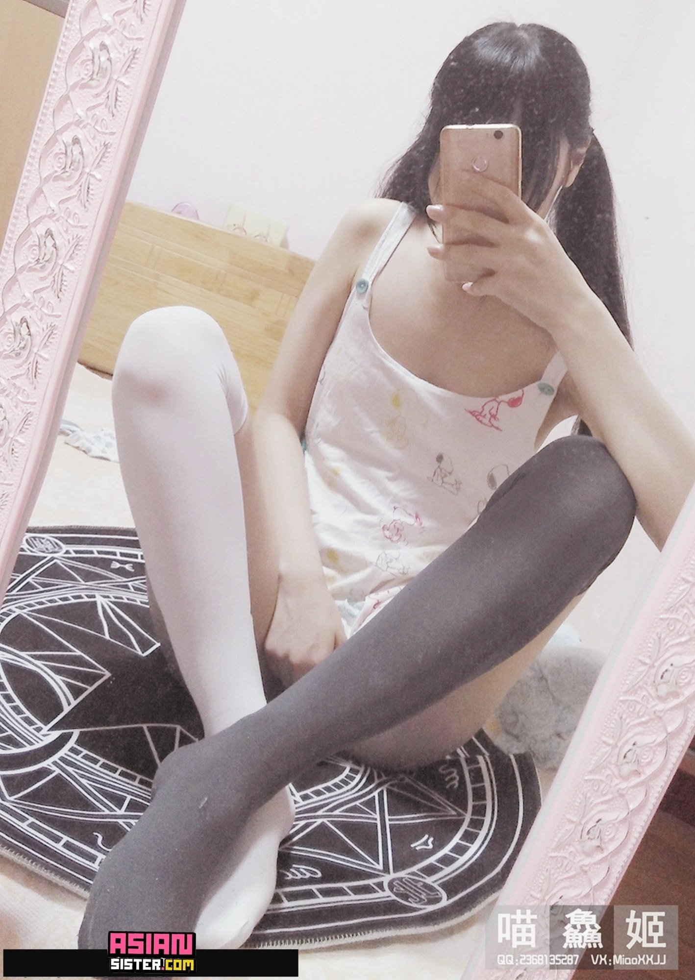 Internet celebrity  belle ta - Meowxianji black and white socks