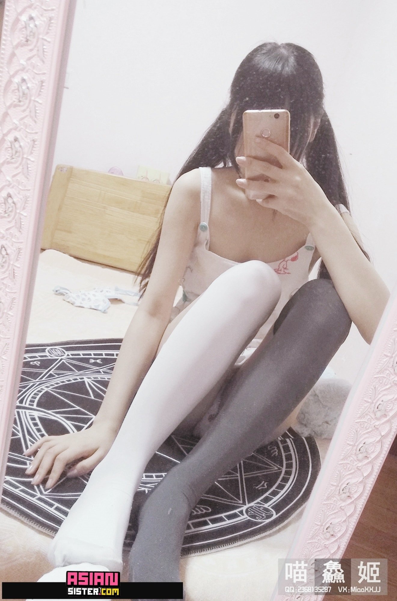 Internet celebrity  belle ta - Meowxianji black and white socks