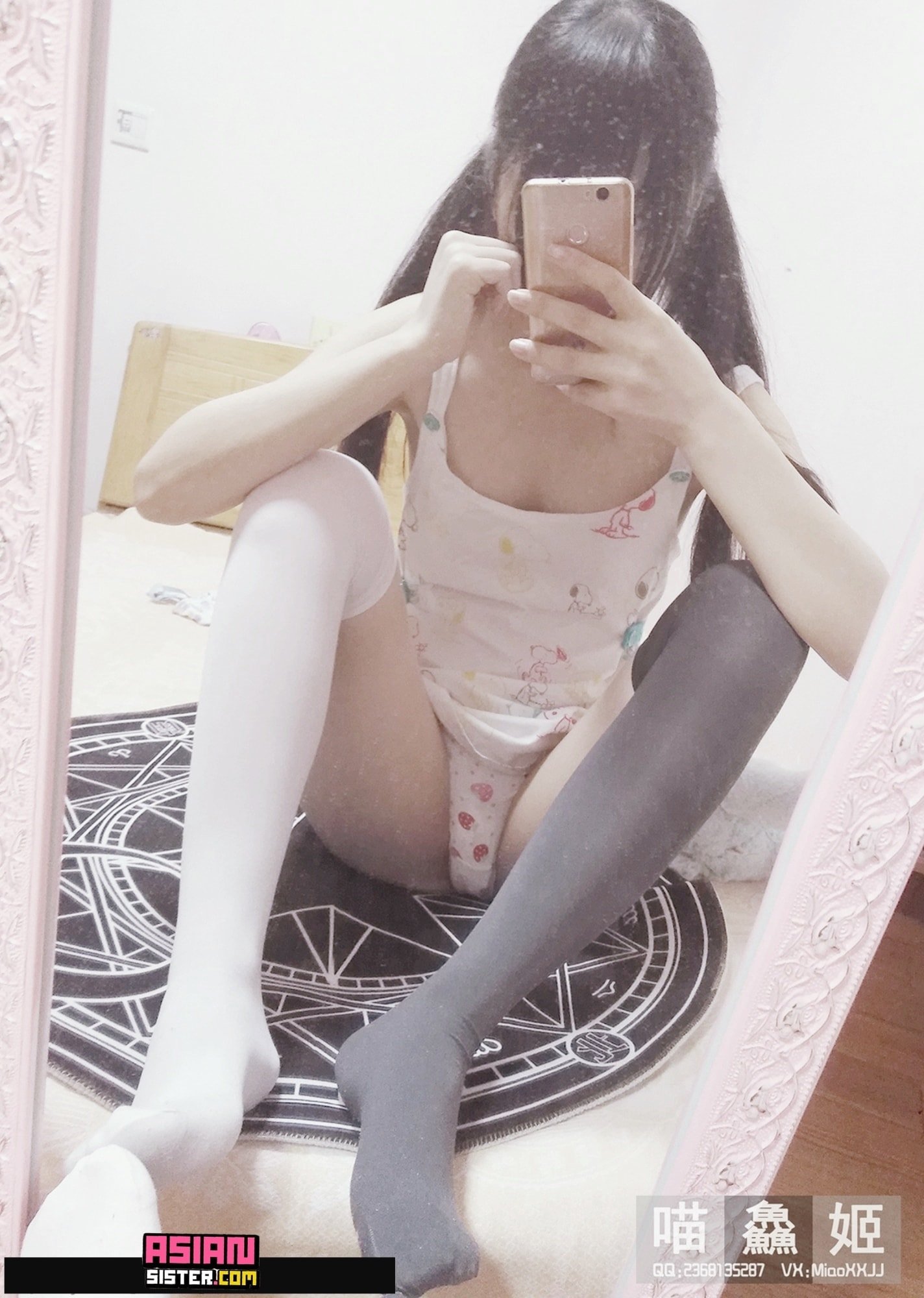 Internet celebrity  belle ta - Meowxianji black and white socks