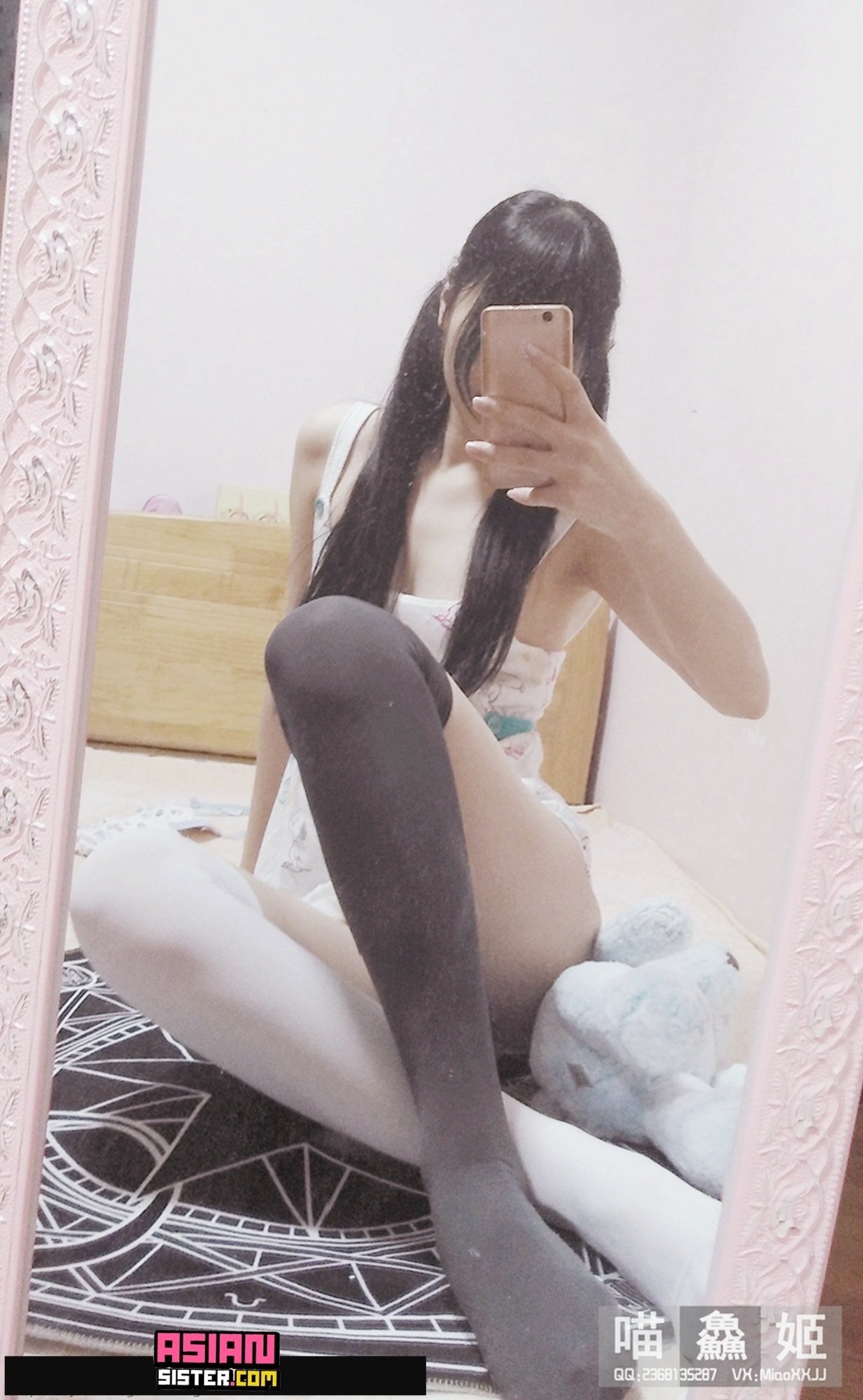 Internet celebrity  belle ta - Meowxianji black and white socks