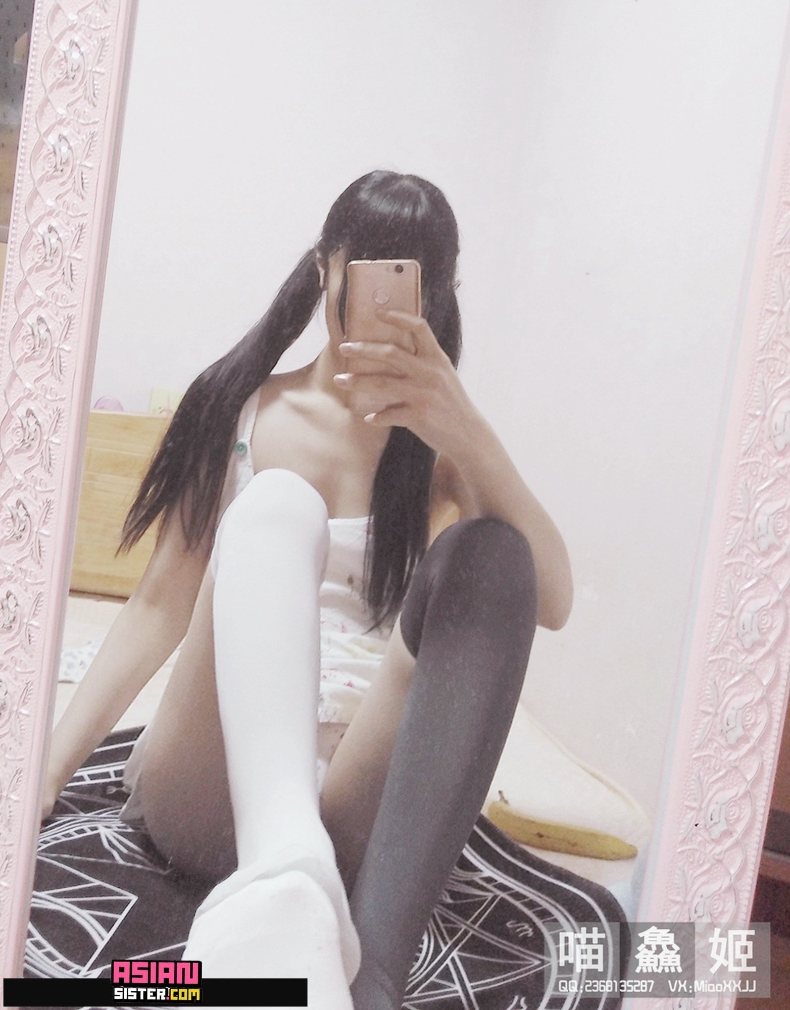 Internet celebrity  belle ta - Meowxianji black and white socks