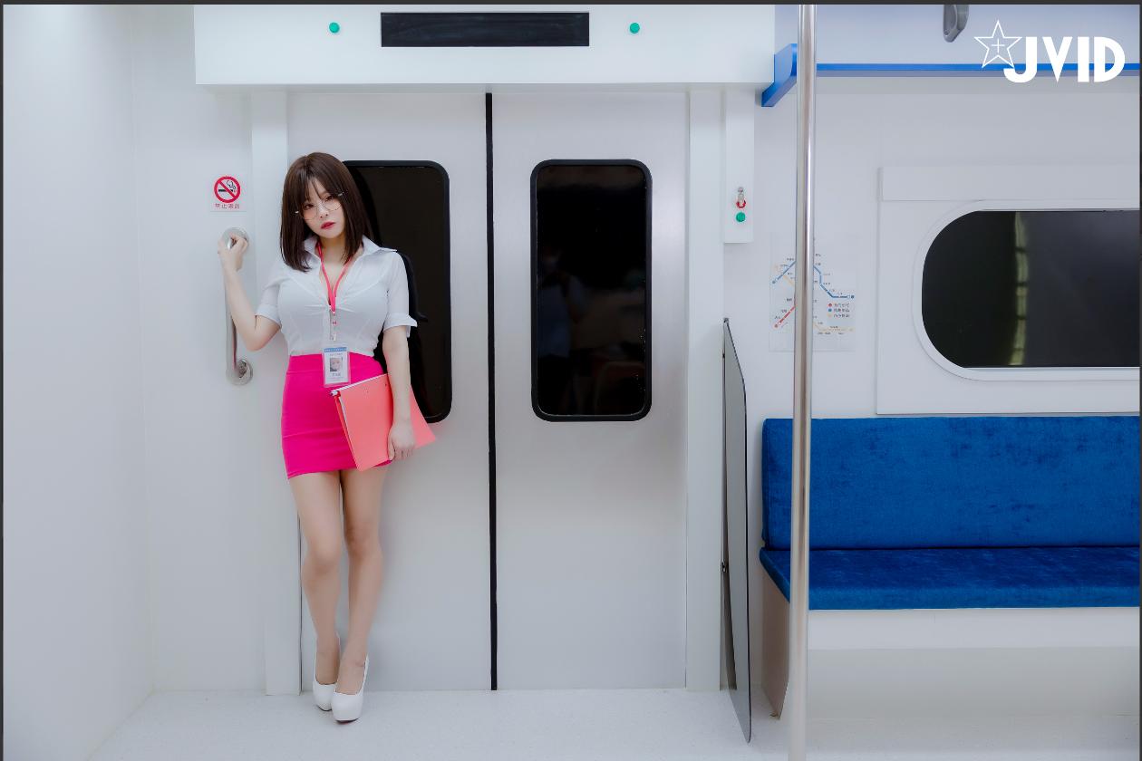Pink Dress Bunny Tram Photo Set 144P