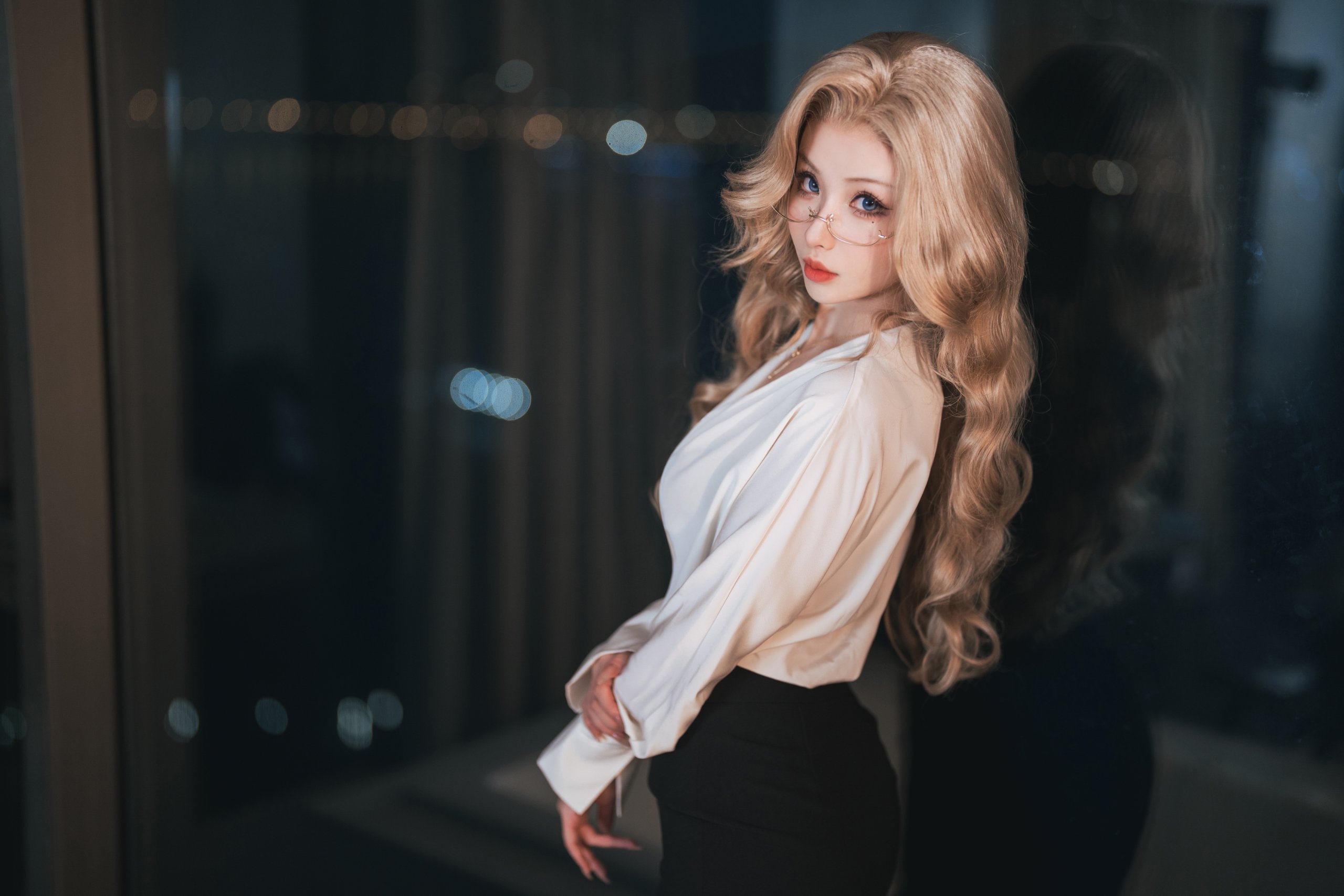 Rioko Lương Lương Tử - Nữ tổng giám đốc tóc vàng