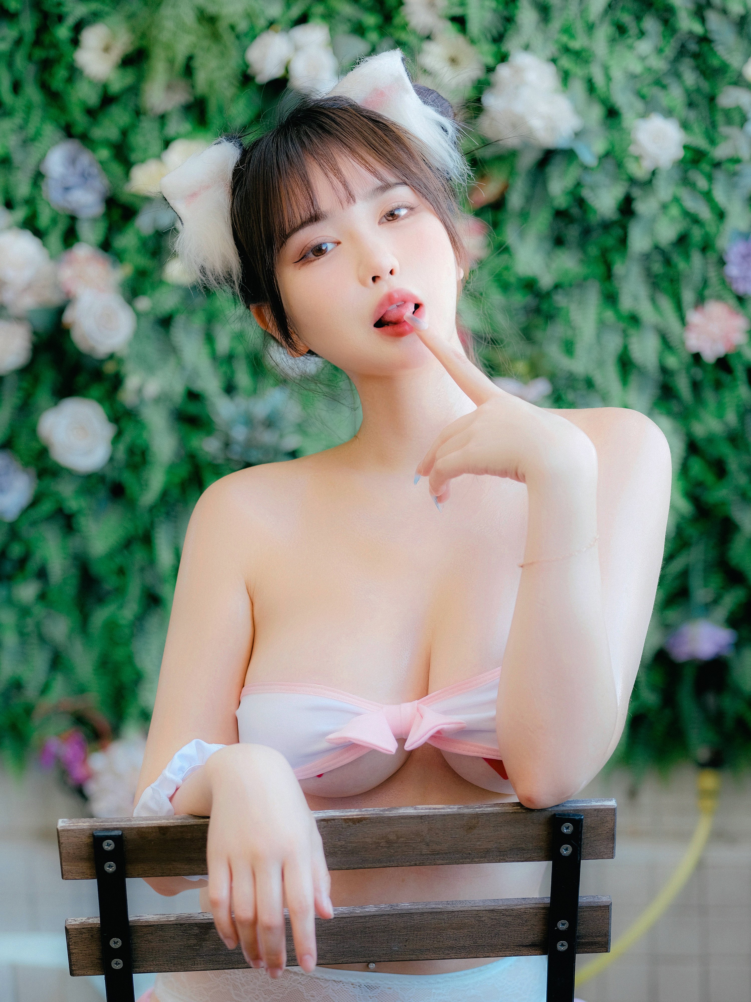 ติ娜ช่างเซ็กซี่มากเลย - แฟนสาวแมวสวมถุงน่องแขวนสายสีชมพู