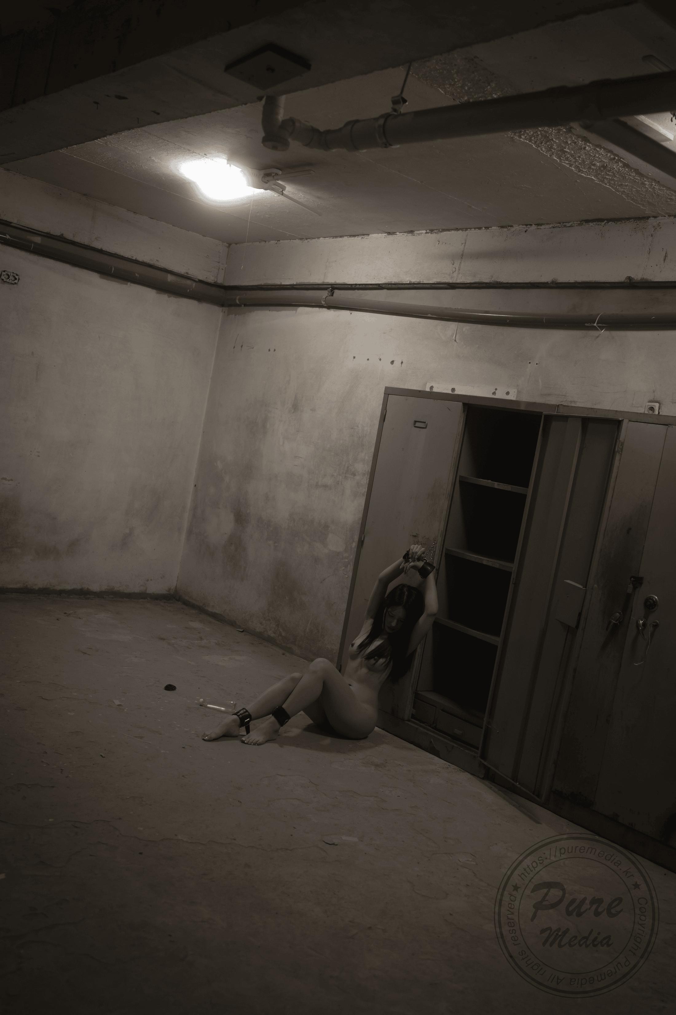 [Pure Media] Vol.244 Yeha (benchmark)-Kidnapped Basement Office Girl 101p