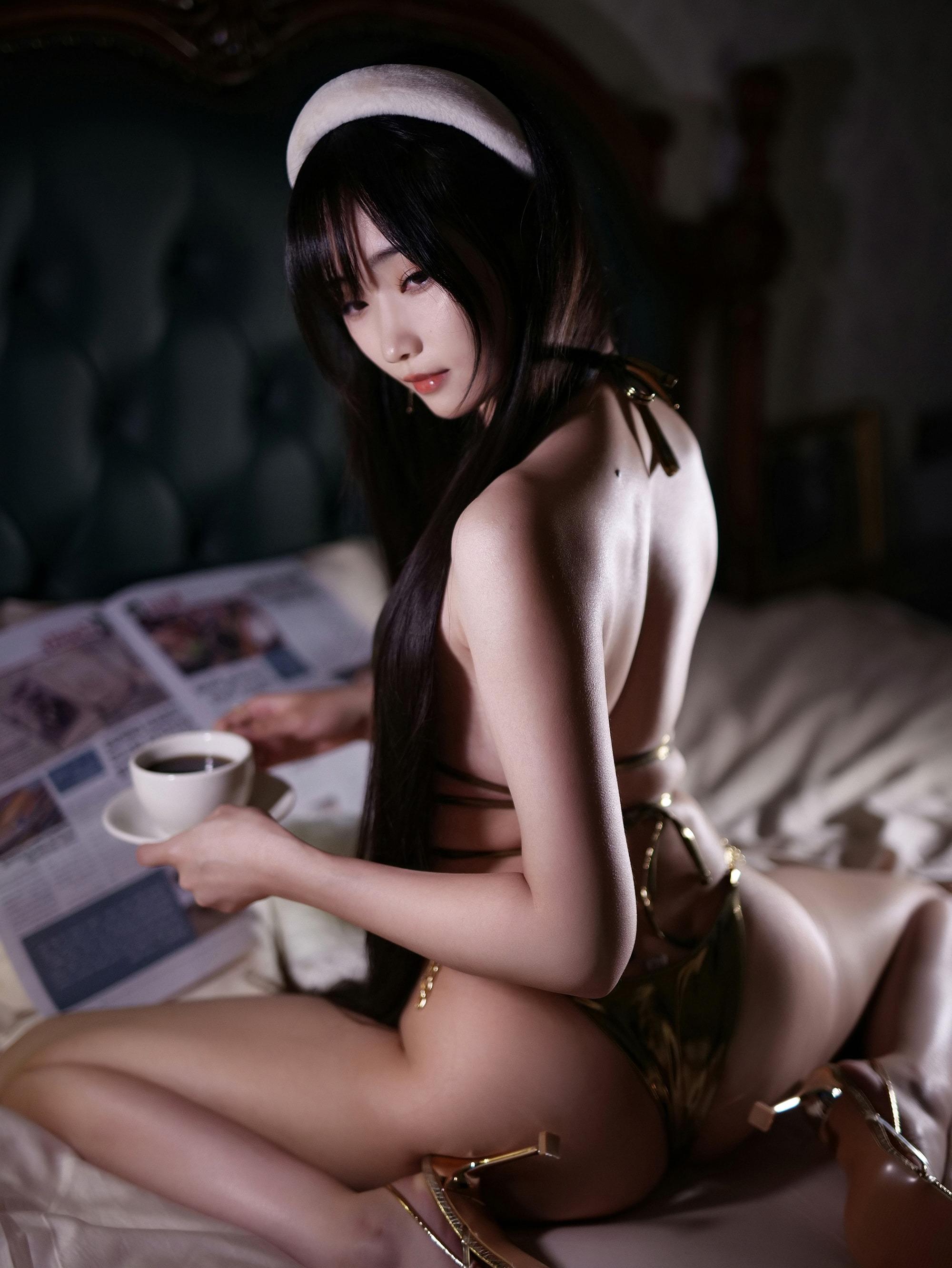 Yanyan Zi - Beauty in a Disordered Room 51P