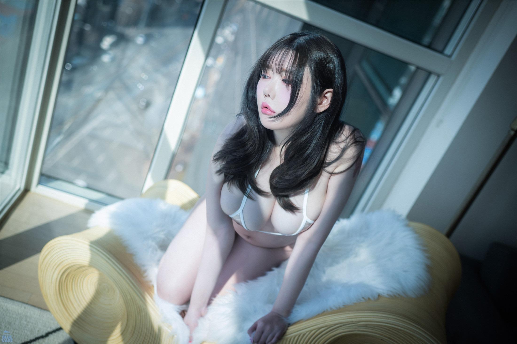 BLUECAKE] 智秀 Vol.05 - 裸色比基尼_White RED+ 58P